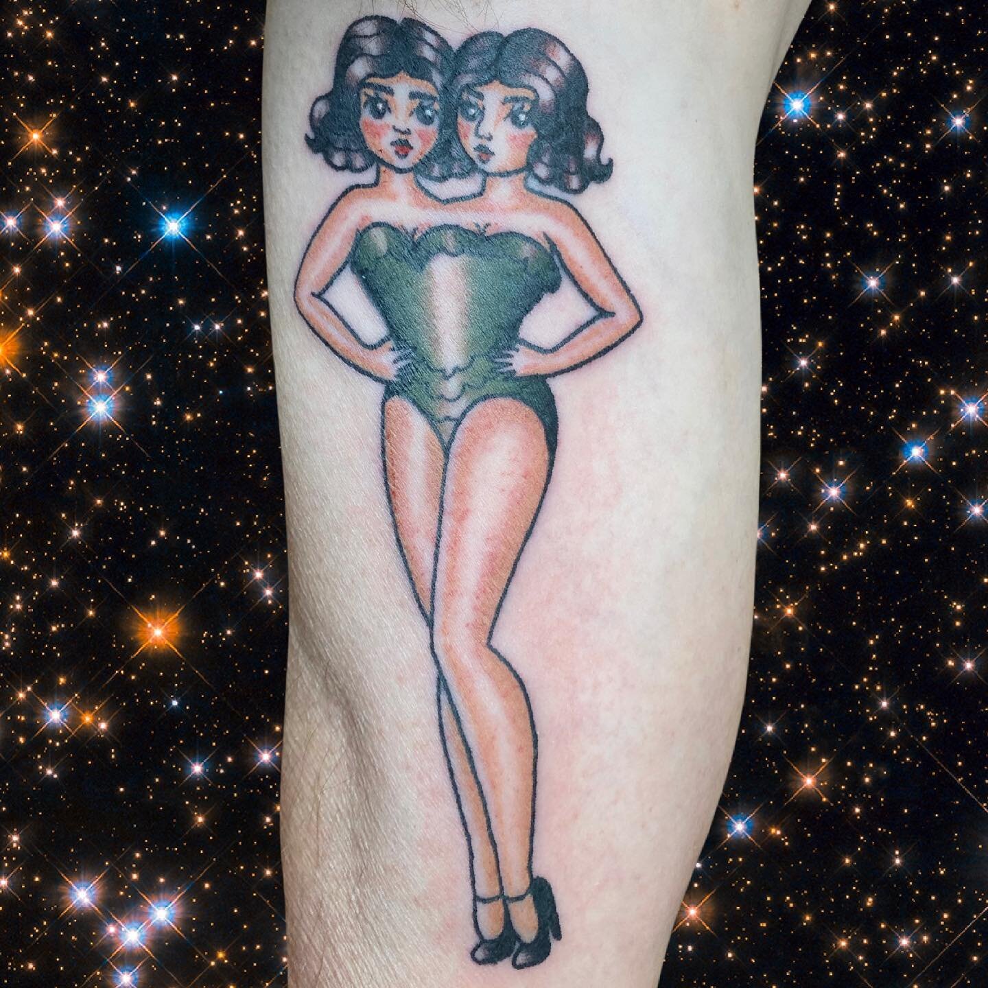 Had the opportunity to tattoo @coobthetattooist a few days ago, he got my two headed lady from the freak show/circus flash sheet I had made a while back!! Thank you so much Coob for the trust!!! ✨