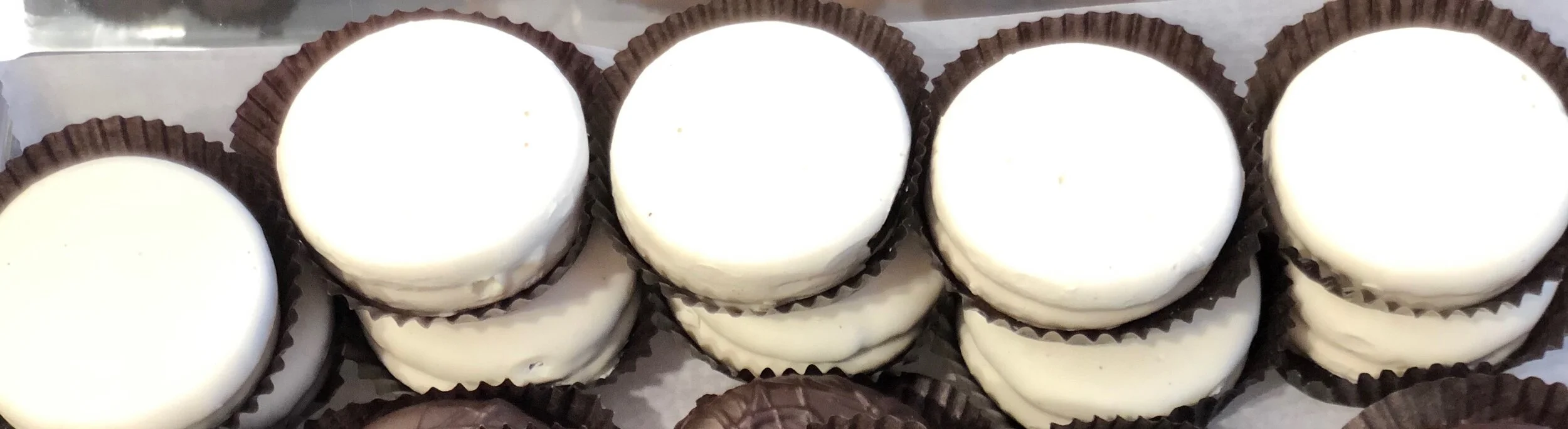 White Chocolate Yogurt Oreos 