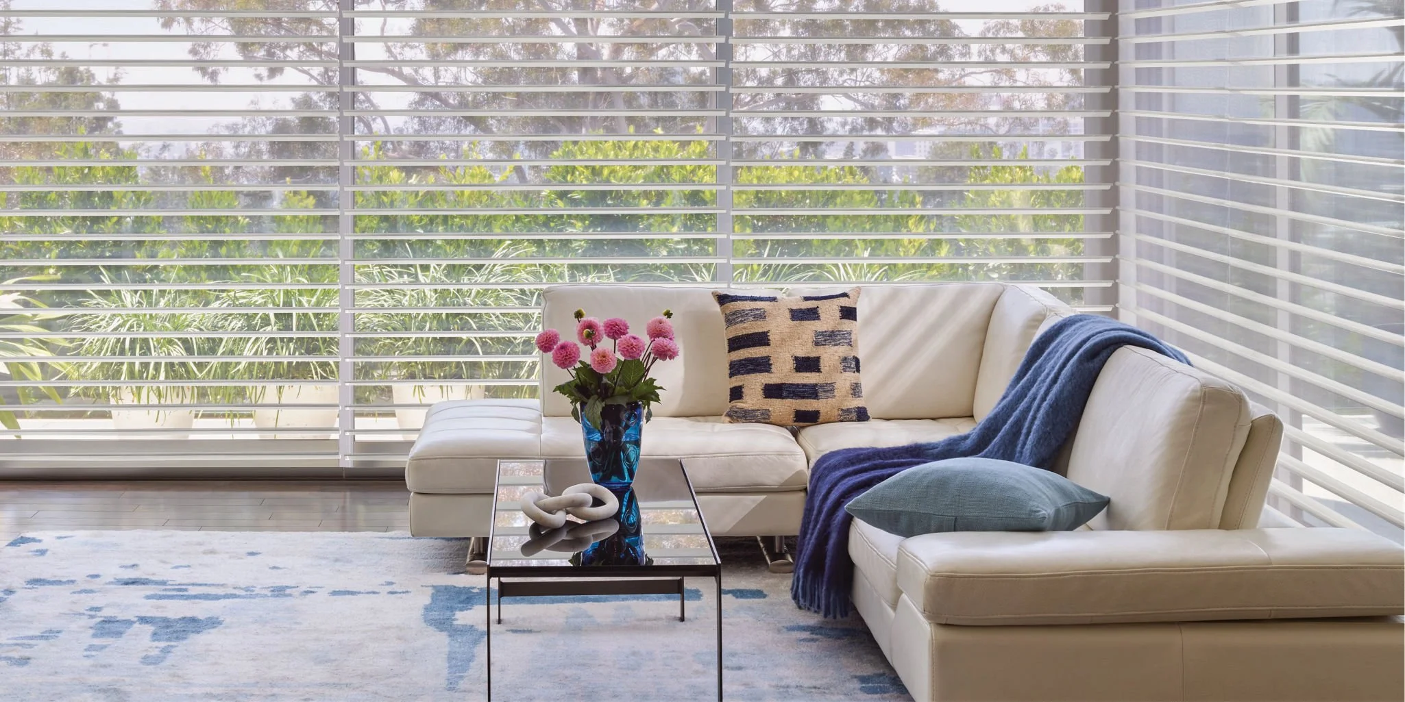 silhouette-clearview-mystere-living-room-116188937-horizontal-lg.jpg