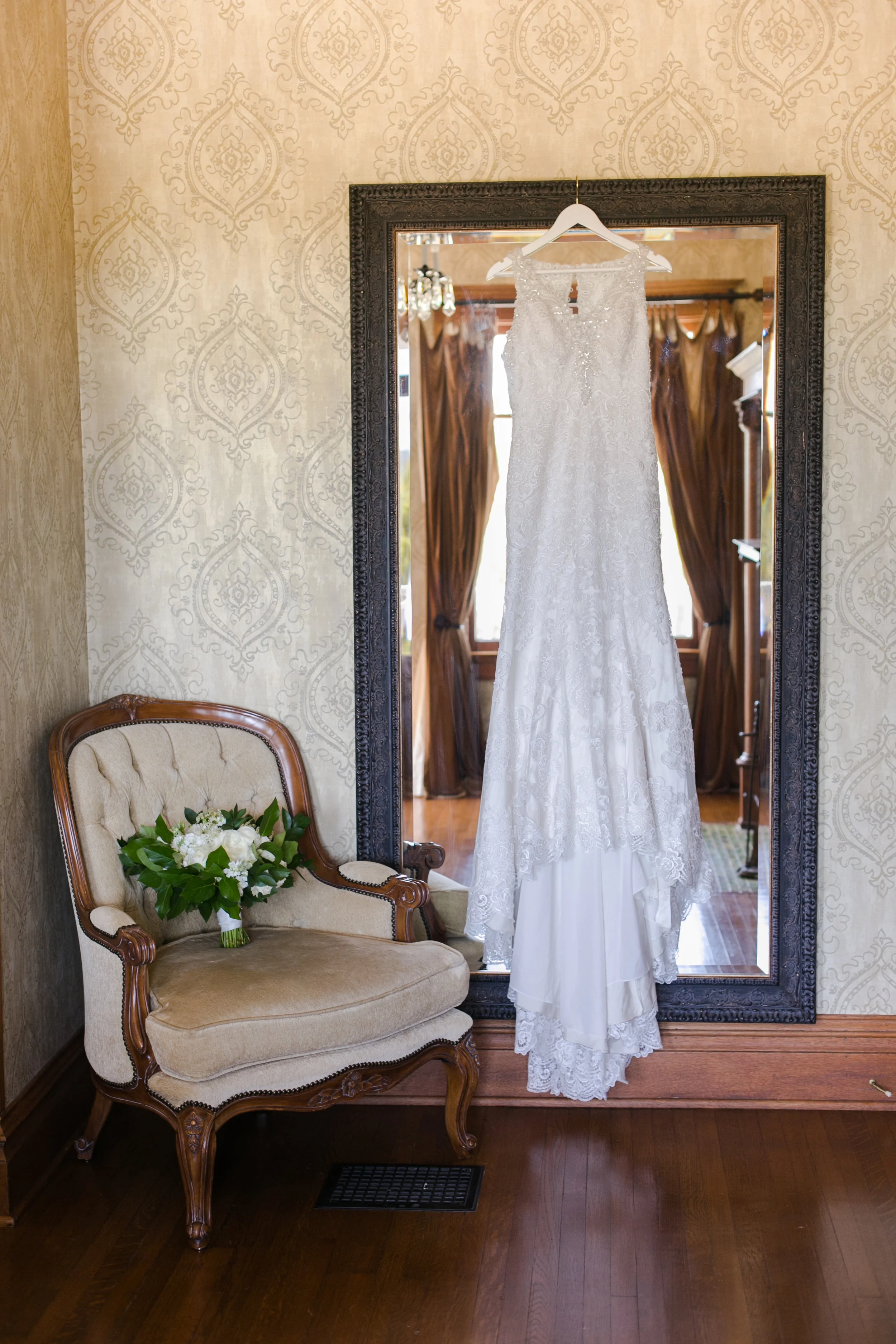GettingReady_1980EventSpace_PaulKylie-36.jpg