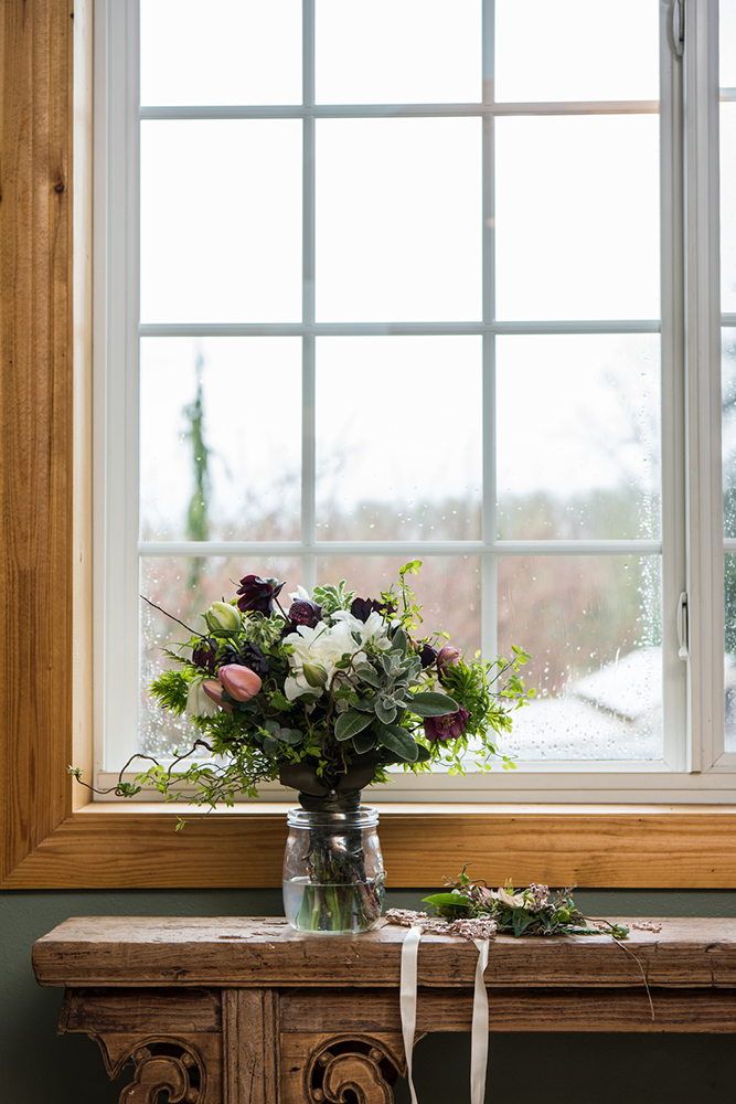 reduced_styled_shoot_bridal_bouquet_window_bridal_suite_IJPhoto_Pine_Creek_Nursery_0053 (1).jpg