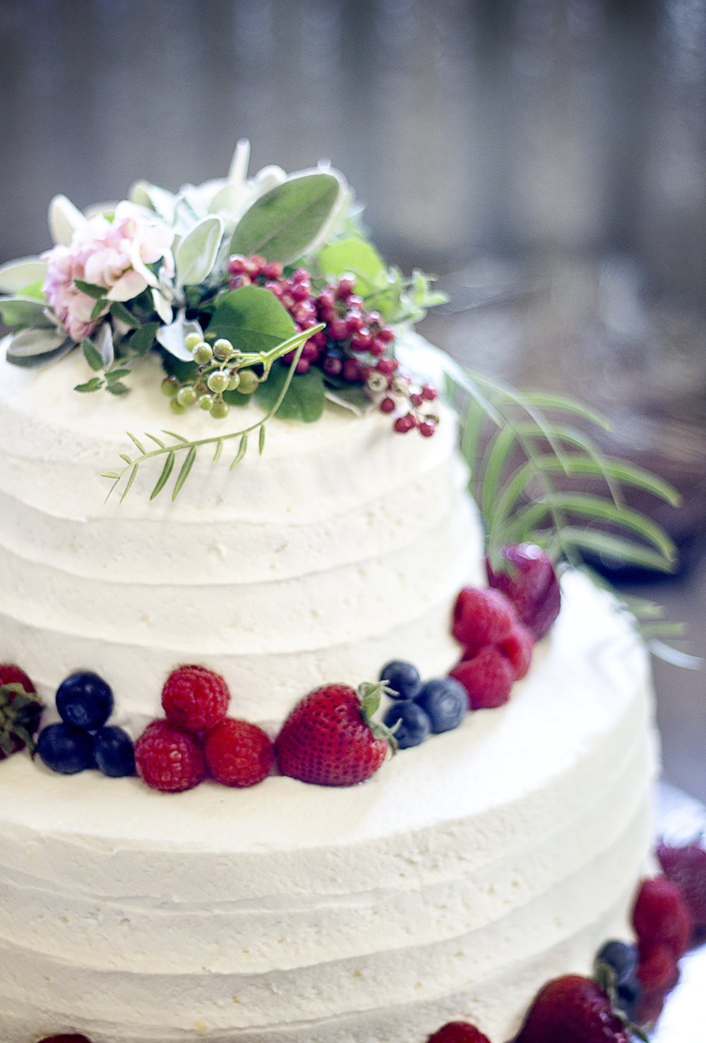 reduced_ss_pc_events_cake_marni_jacoby_pepperberry_flowers.jpg