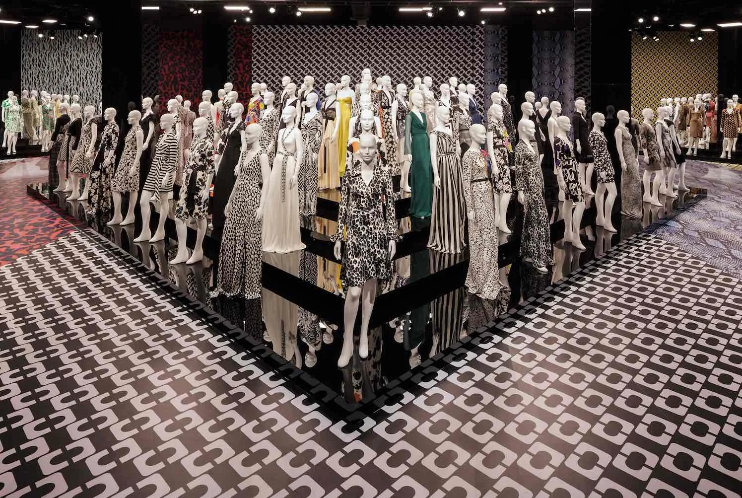 SBSTUDIO_EXHIBITION_DVF_4.jpg