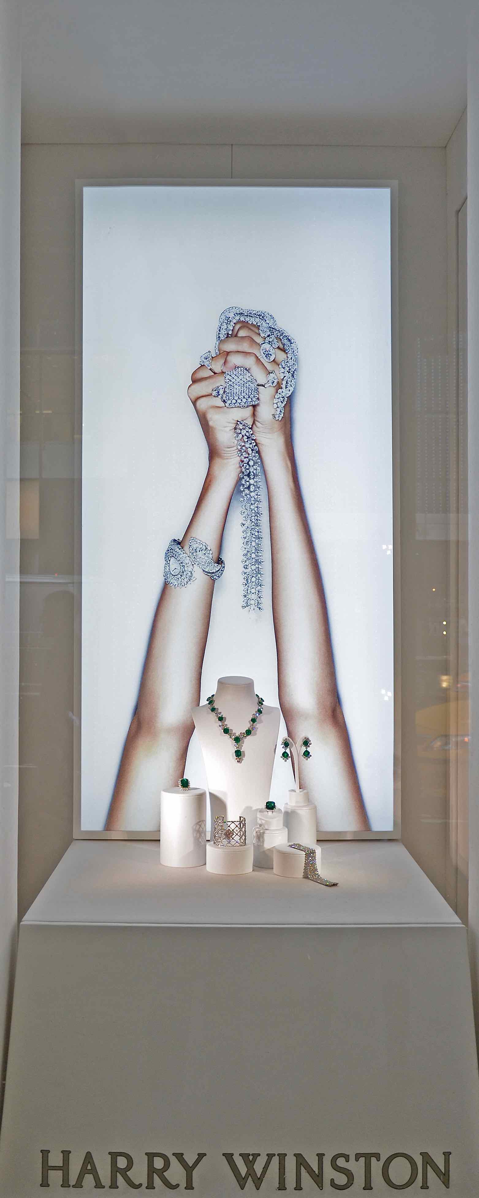 SBSTUDIO_INSTALLATION_HARRY_WINSTON_WINDOWS_8.jpg