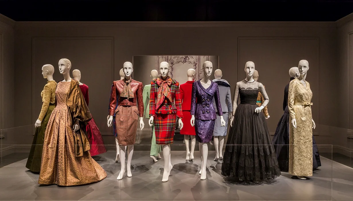 SBSTUDIO_EXHIBITION_OSCARDELARENTA_2014_1.jpg