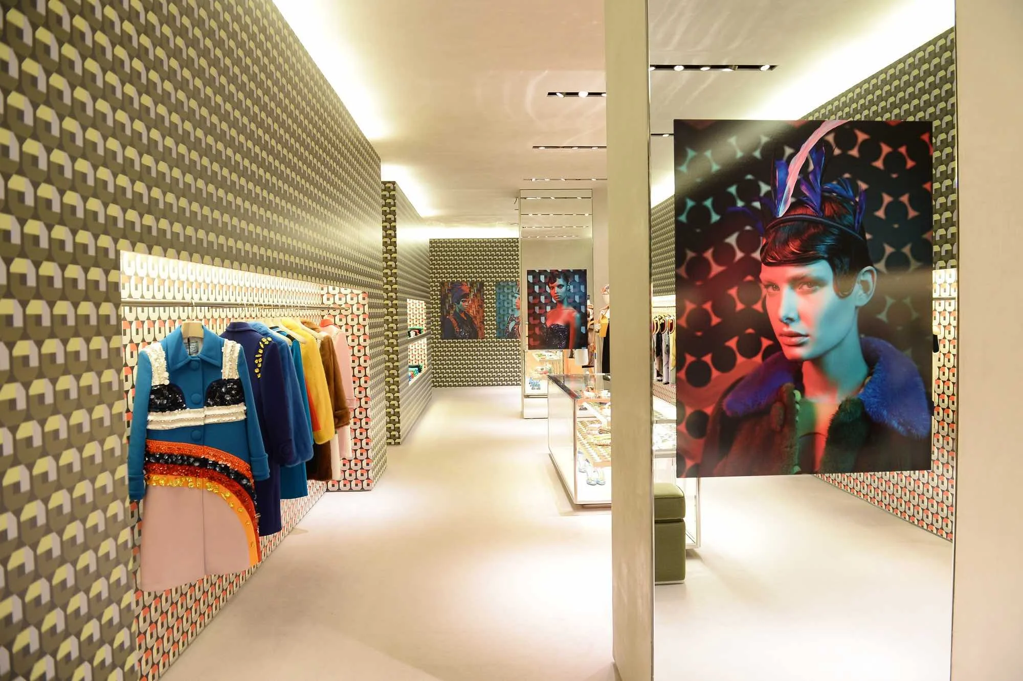SBSTUDIO_INSTALLATION_PRADA_ICONOCLAST_3.jpg