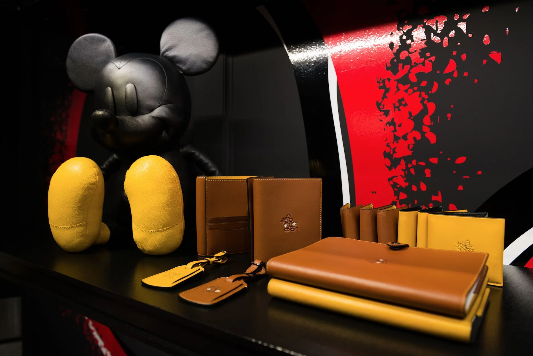 SBSTUDIO_INSTALLATION_COACH_DISNEY_STORE_3.jpg