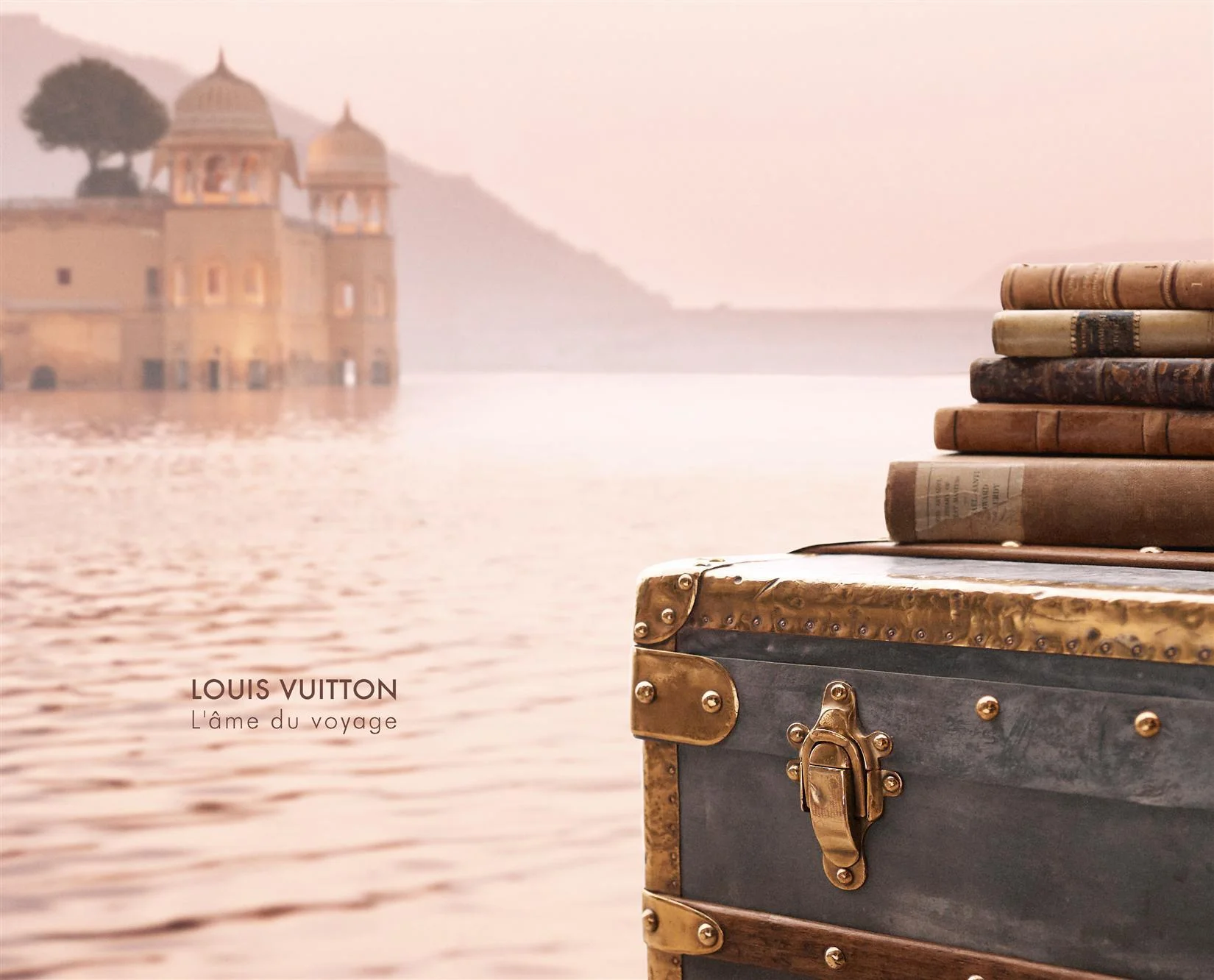 StefanBeckmanStudio_LouisVuitton_TravelBroucher2011_CarterSmith_0.jpg
