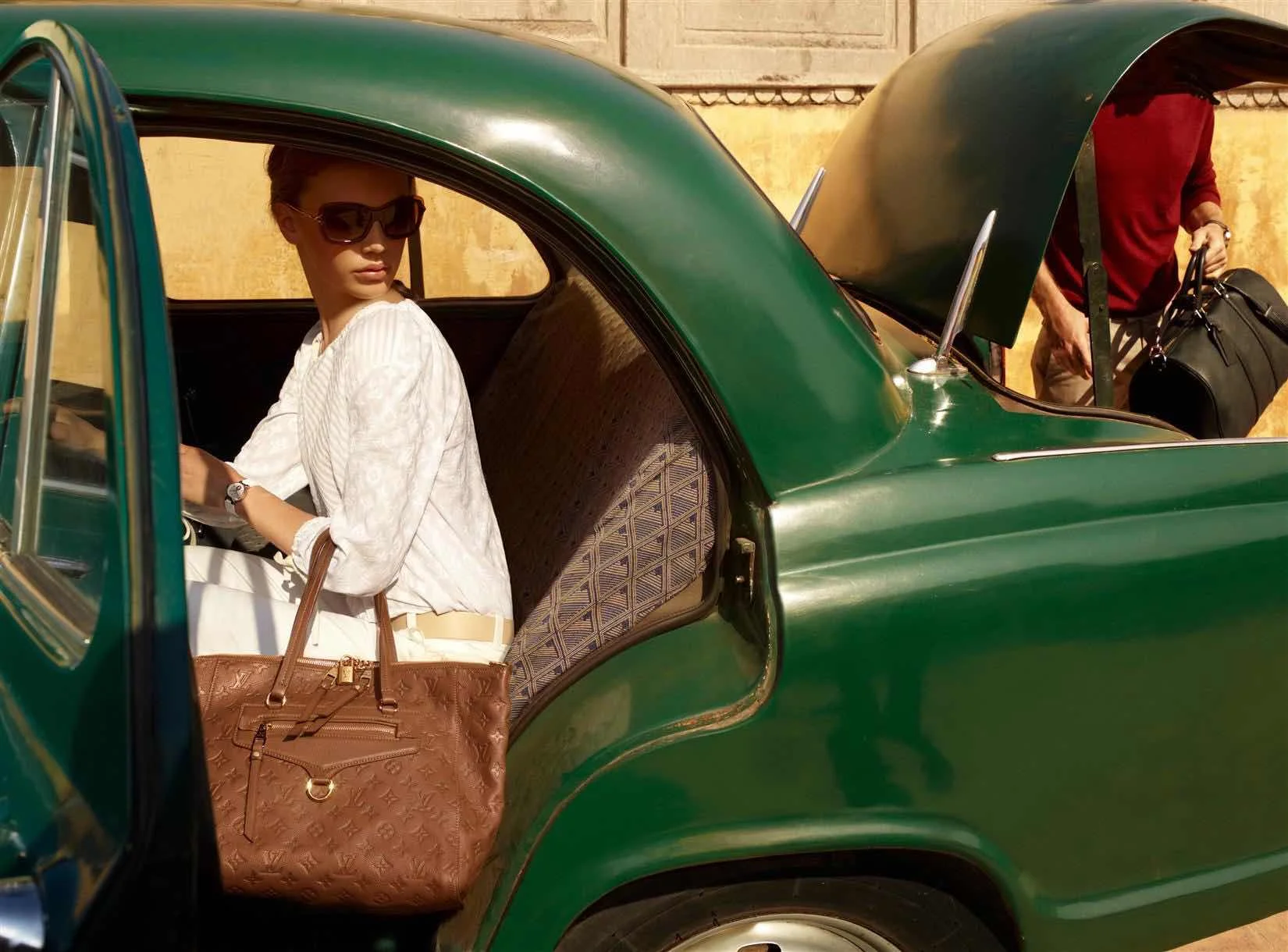 StefanBeckmanStudio_LouisVuitton_TravelBroucher2011_CarterSmith_2.jpg