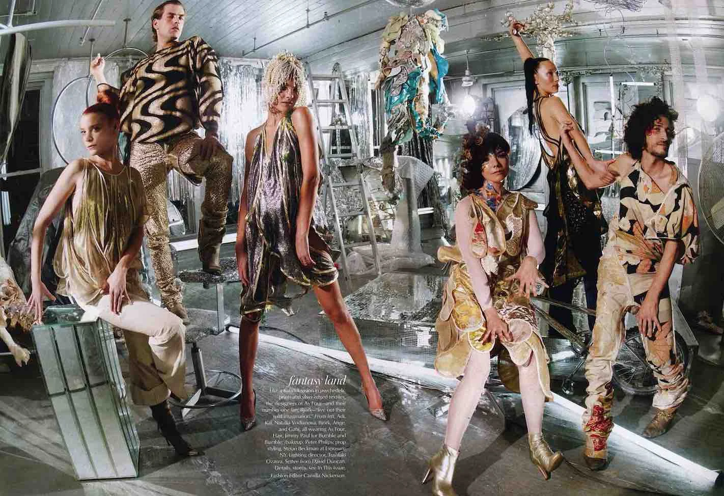 SBStudio_Vogue_APR_2011_Mario_Testino_2.jpg