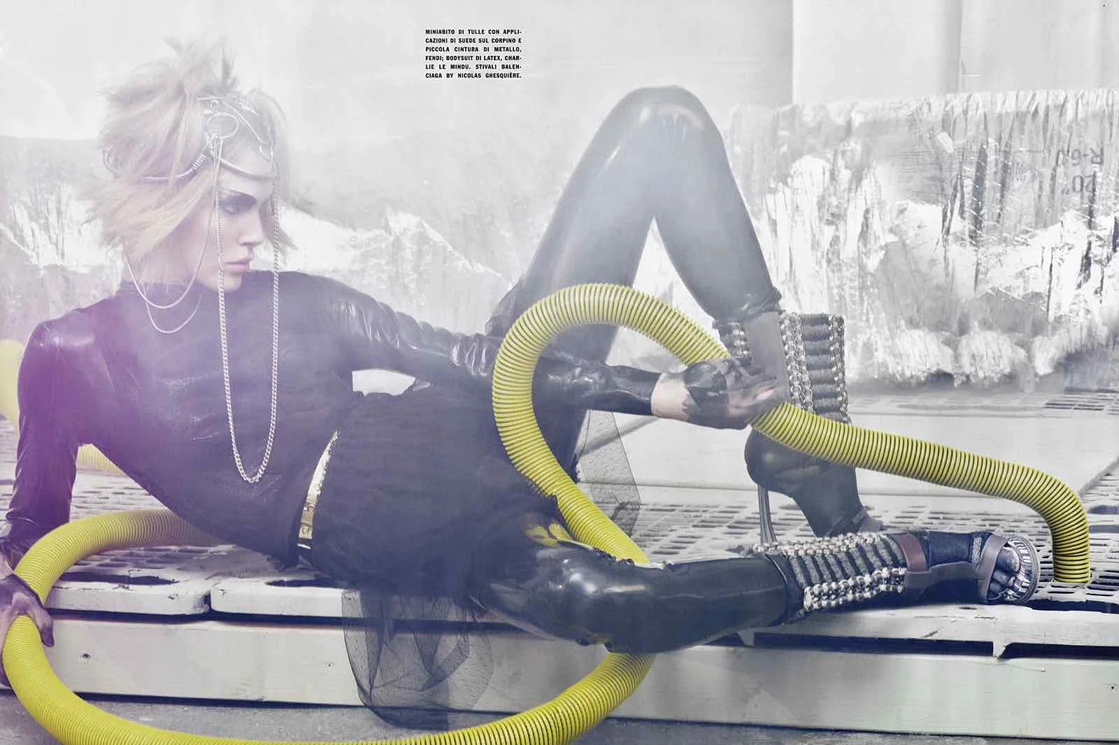 SBStudio_Editorial_Italian_Vogue_FEB_2010_Craig_McDean_5.jpg