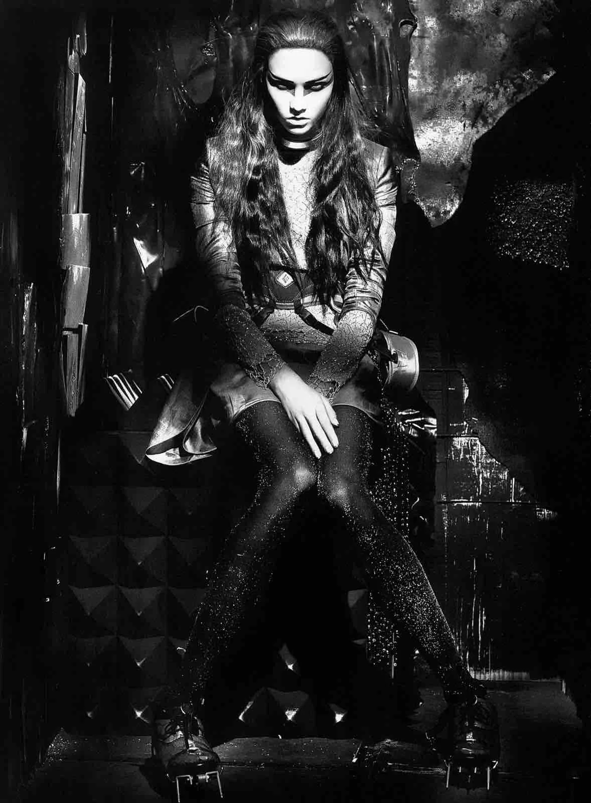 SBStudio_Editorial_Italian_Vogue_FEB_2009_Craig_McDean_4.jpg