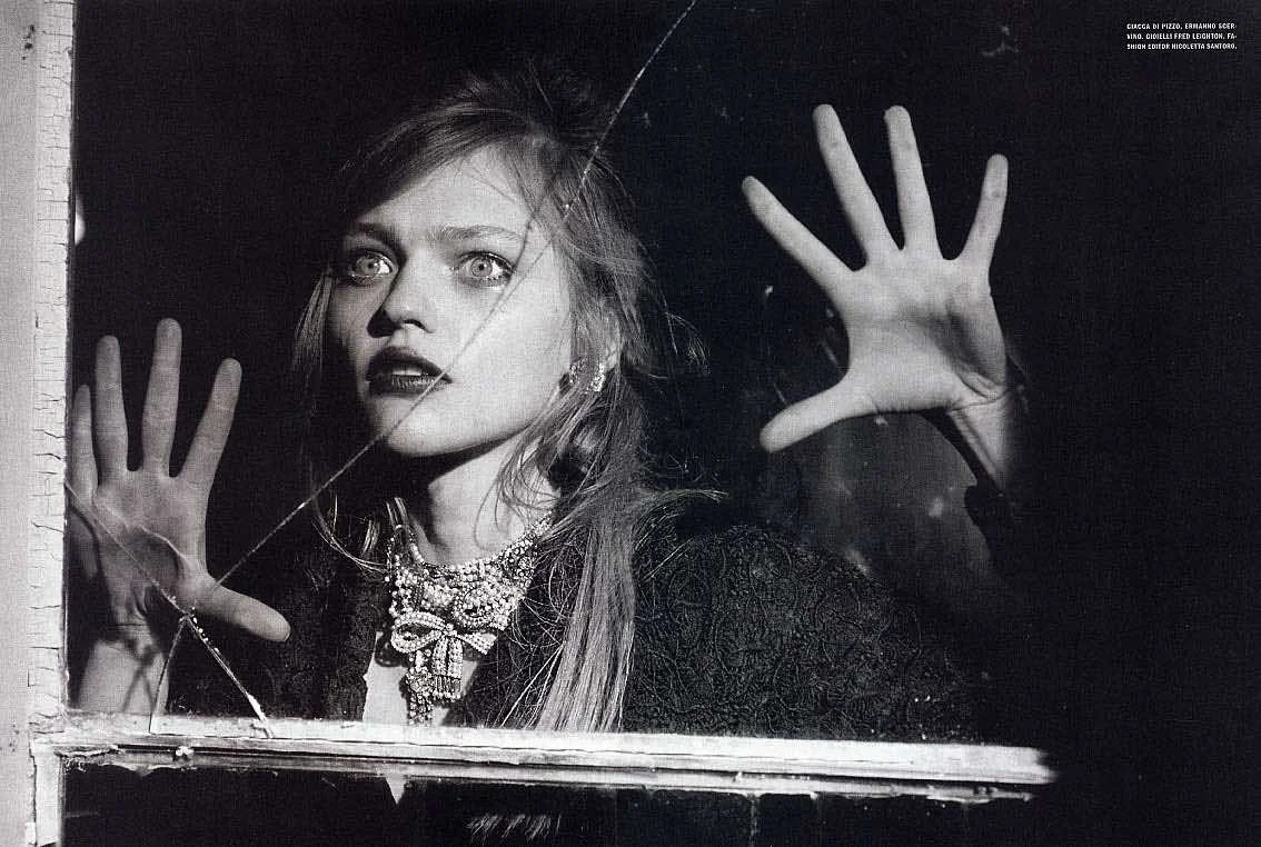 SBStudio_Editorial_Italian_Vogue_SEPT_2005_Peter_Lindbergh_1.jpg