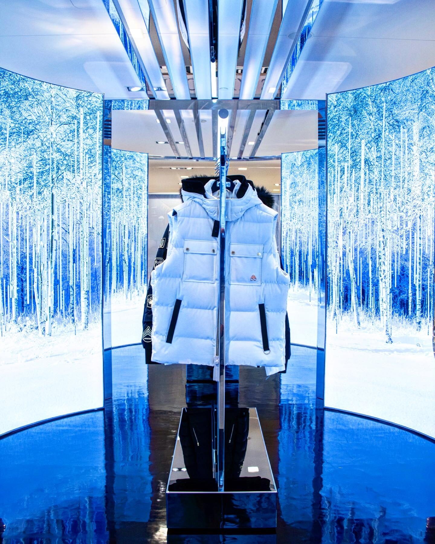 Arctic Blast ❄️❄️❄️
@mooseknucklescanada 
@holtrenfrew 

#storedesign #design #winter2022 
#architecture #silo