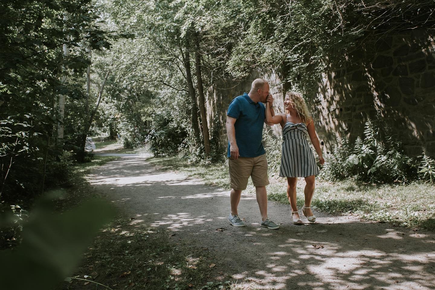 Tuesday kisses! 3 mini spots left! #mainefamilyphotographer #maine #maineengagement