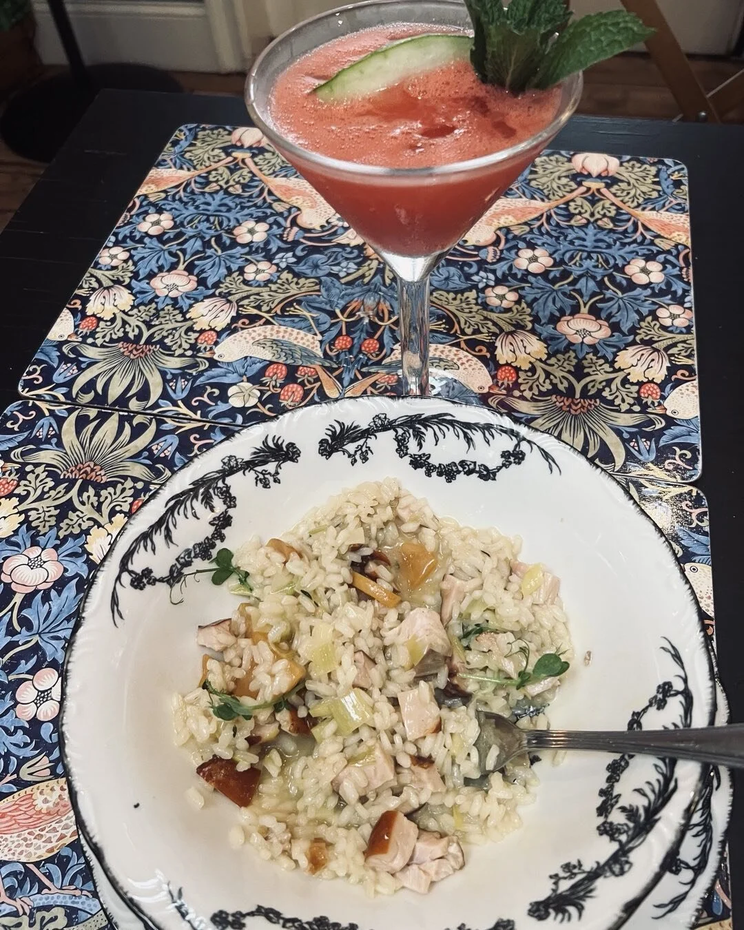 My dinner tonight smoked chicken , leek, and peach Risotto.. plus Maria&rsquo;s watermelon martini &hellip; delish#dinner#risotto#goodfood#seasonsl
