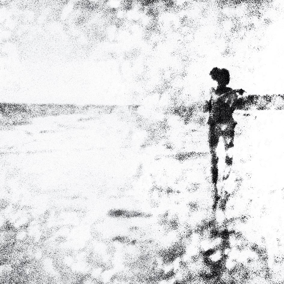Artistic black-and-white photography that explores the relationship between modern society and memories.