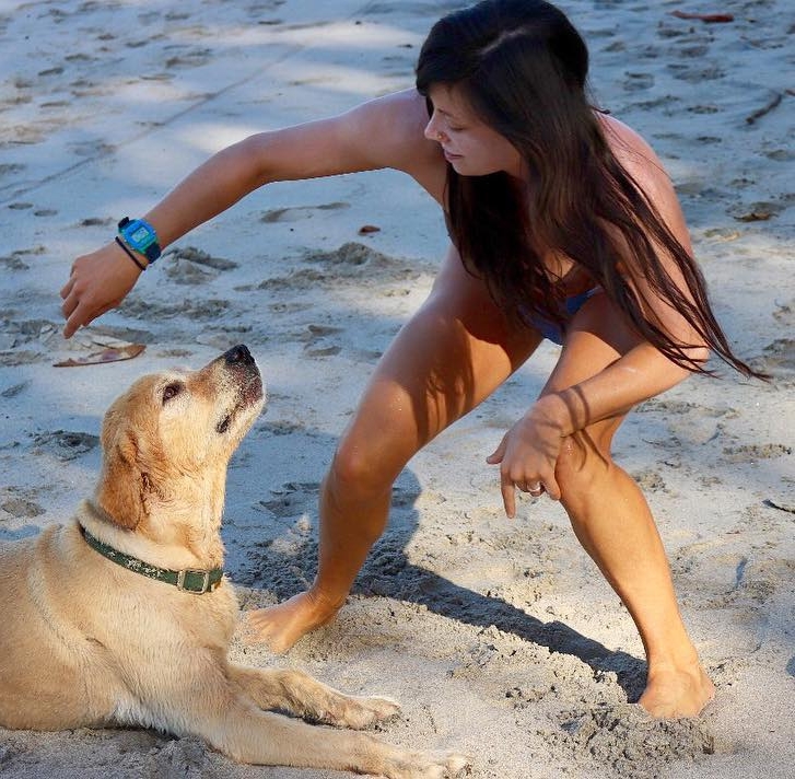 rachelbeachdog.jpg