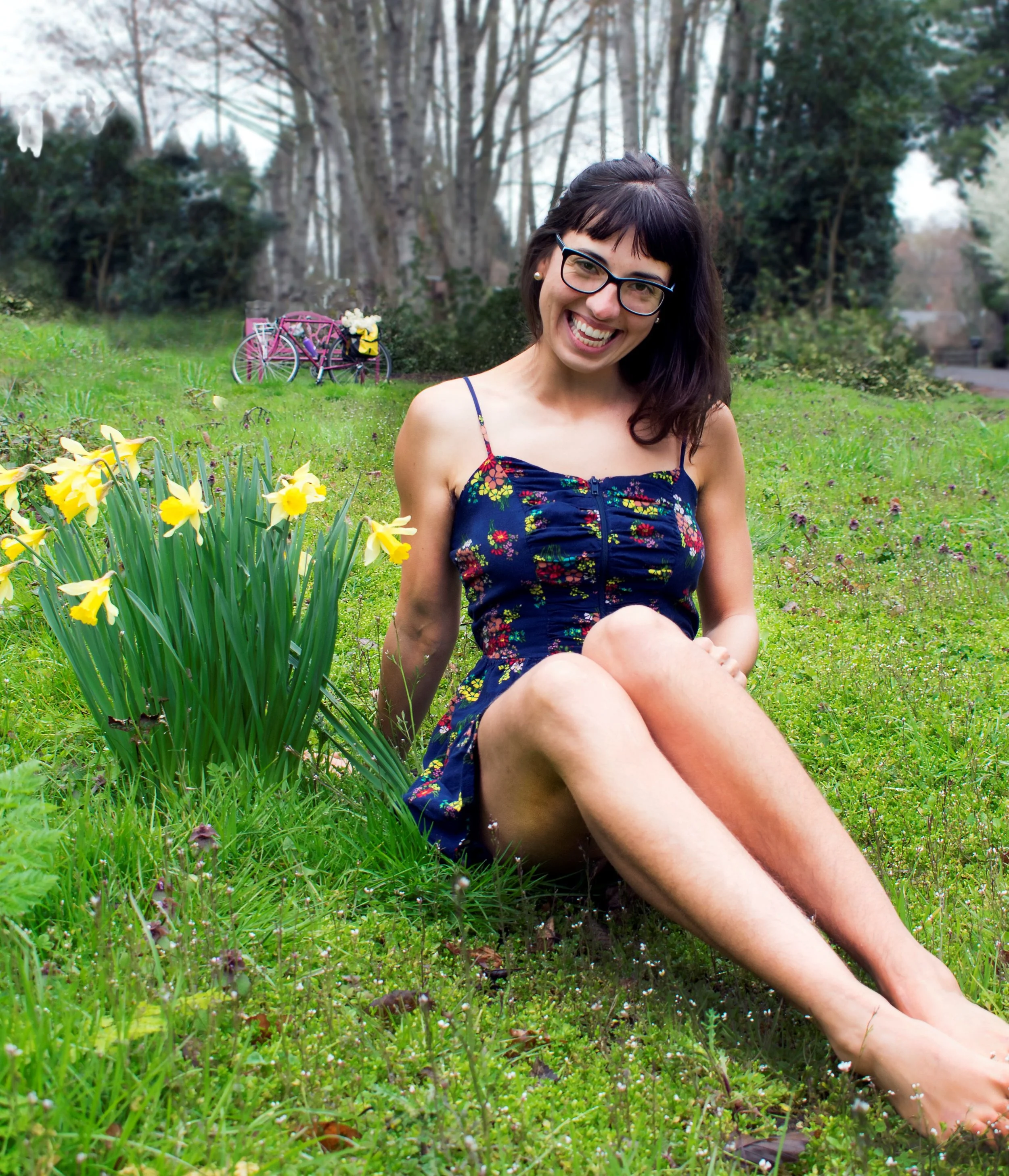 sittingwithdaffodils.jpg