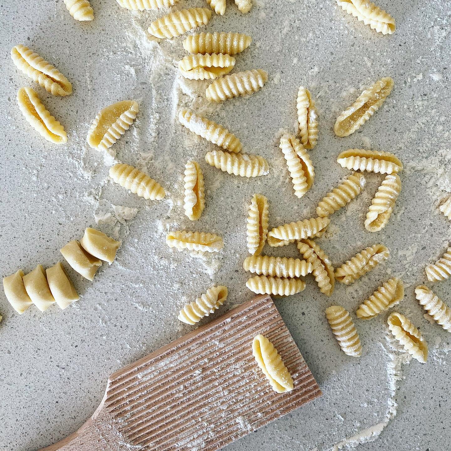 The simplest of ingredients can produce the most delightful of meals💛Hand rolled cavatelli. 
.
.
.
#cavatelli #handrolledpasta #italianfood #pastalover #carbloading #recipedevelopment #foodwriting #fleurieupeninsula
