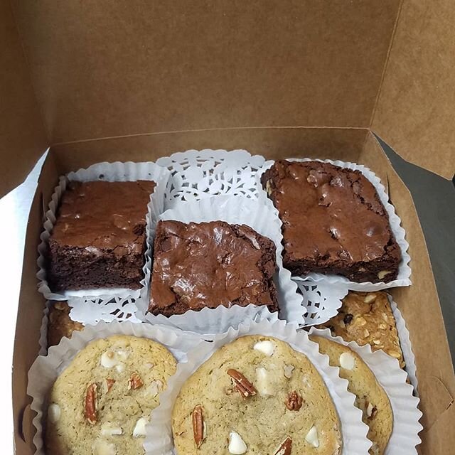 Thank you everyone who picked up their treat box today, if you missed out order Mondat for Tuesday. Cookies, bars and brownies, something for everyone.  #igettobakeforyou #softpeakscakery #sourdoughbread #somethimgforeveryone #cupcakes #loveofcakes