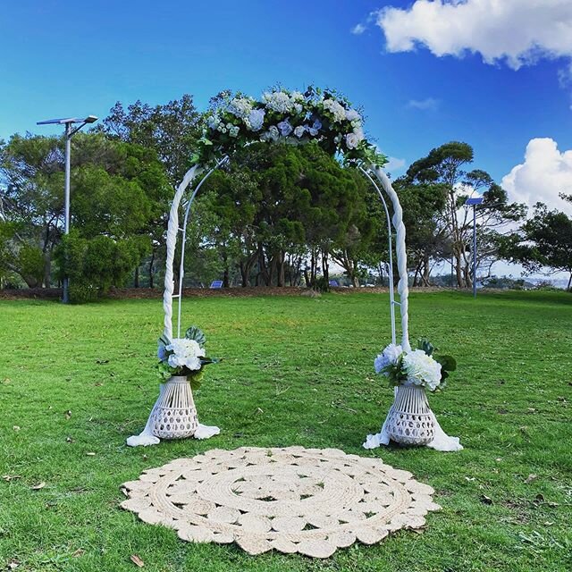 Simple arch supplied, delivered, set-up and styled by us, perfect for small gatherings (and large!) ☀️
.
.
.
.
.
#northernbeacheswedding #beachwedding
#northernbeachesweddinghire #wedding #weddingday #specialday #diywedding #weddingprops #weddinginsp