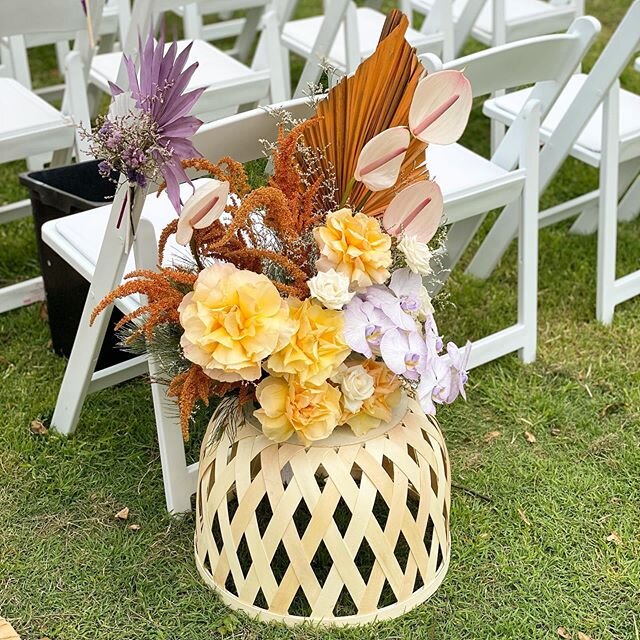 Loved these aisle arrangements @bythisgal interesting and super fun!!
.
.
.
.
.

#northernbeacheswedding #beachwedding
#northernbeachesweddinghire #wedding #weddingday #specialday #diywedding #weddingprops #weddinginspo #weddinginspiration #outsidewe