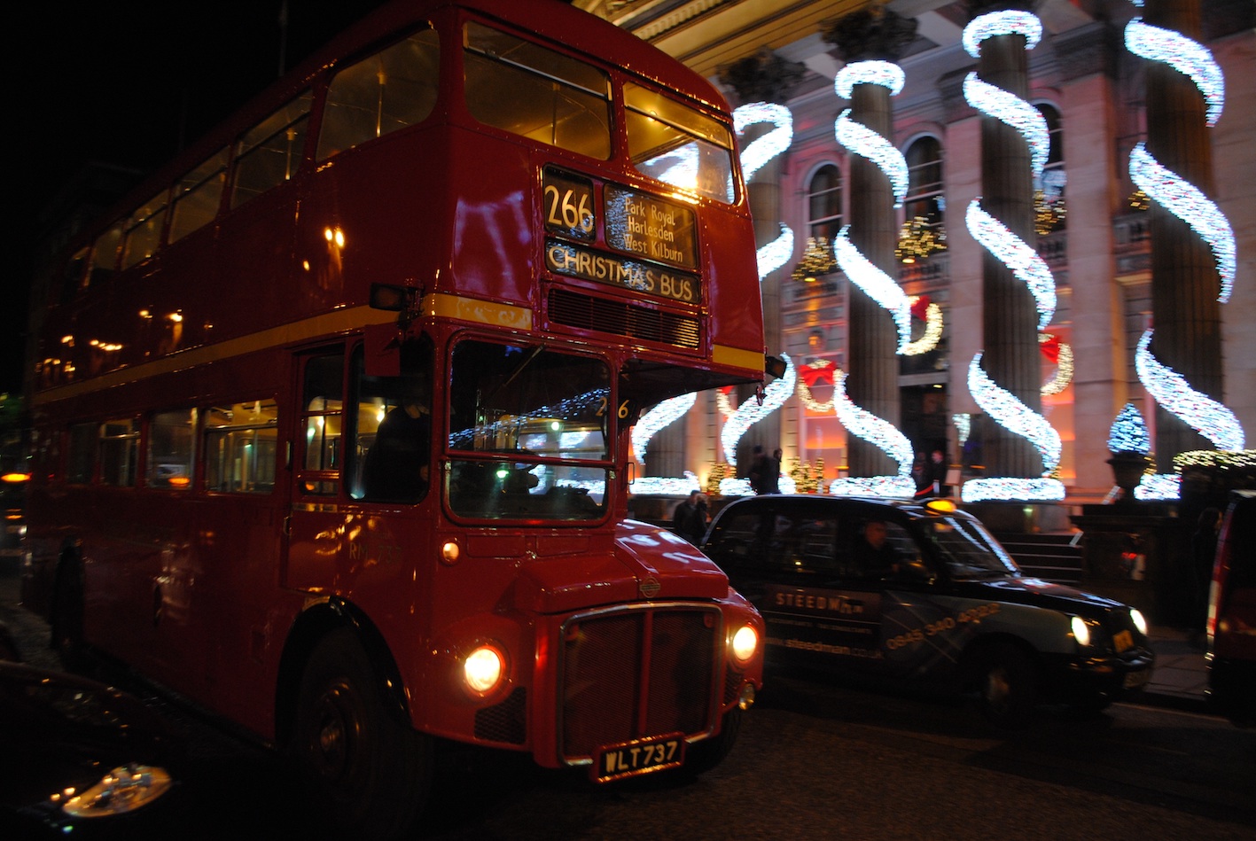 Christmas bus Edinburgh.jpg