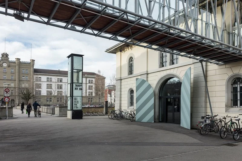 Teaching Performative Dramaturgies