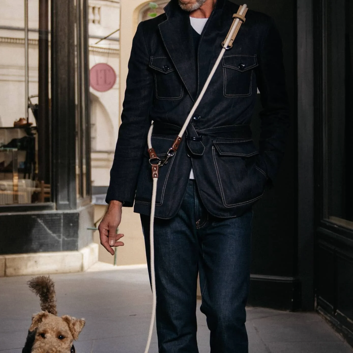 Flair in the city laisse leash mains libre design luxe chien dog trench l'atelier flair fabien ifires urban cam 1.jpeg