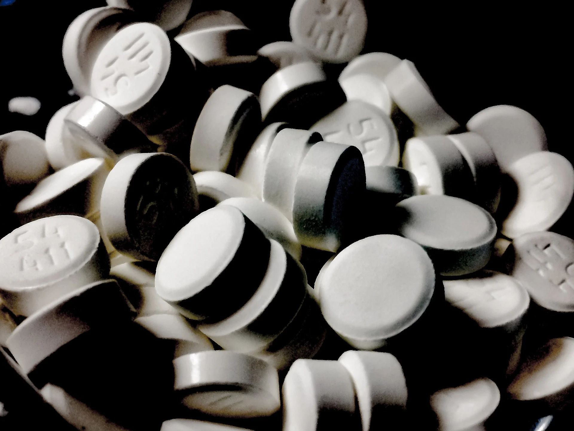 pixabay-pills-up-close-2754956_1920.jpg