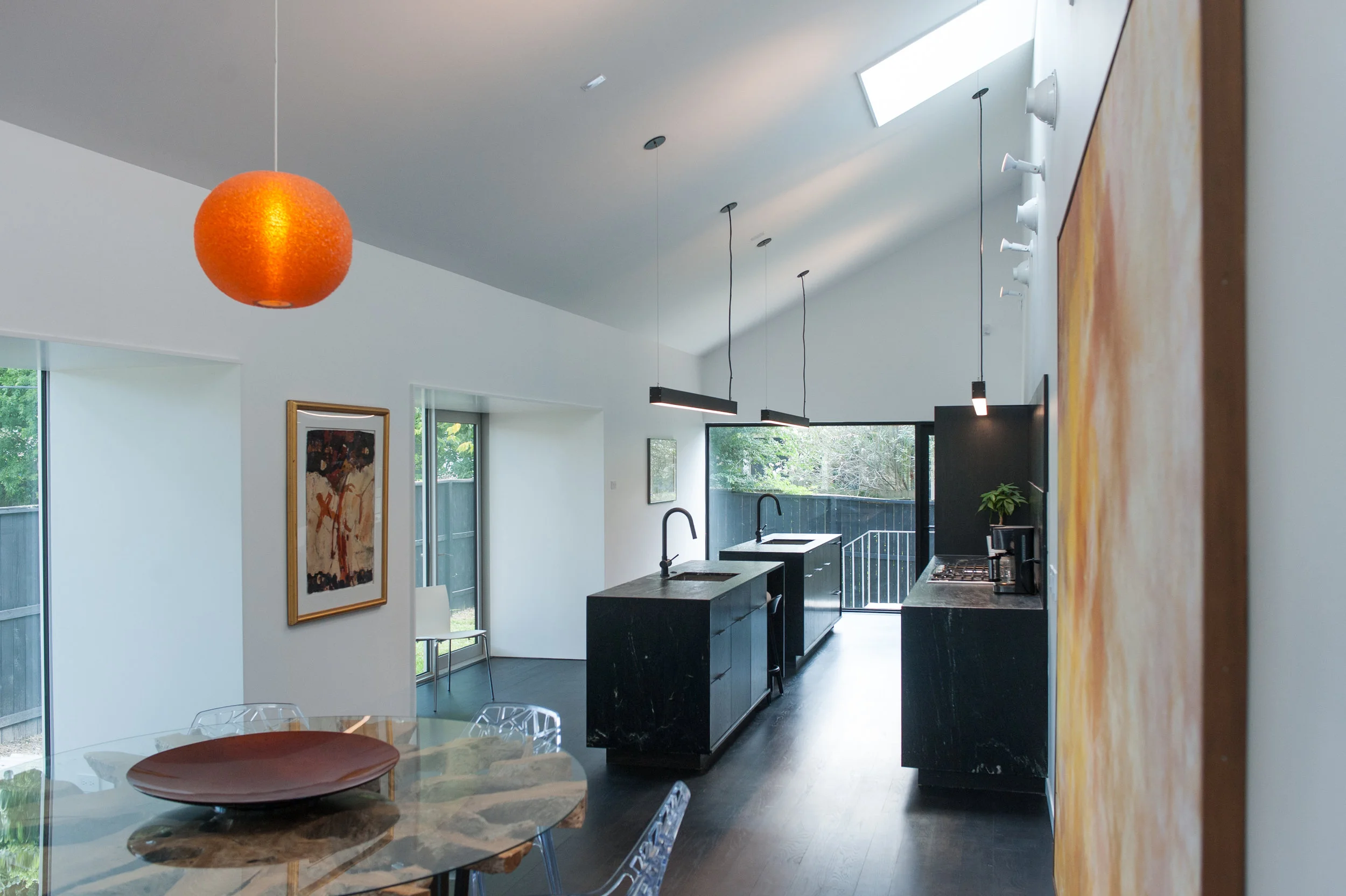 Kitchen by CRAFTED Custom Homes + Renovations