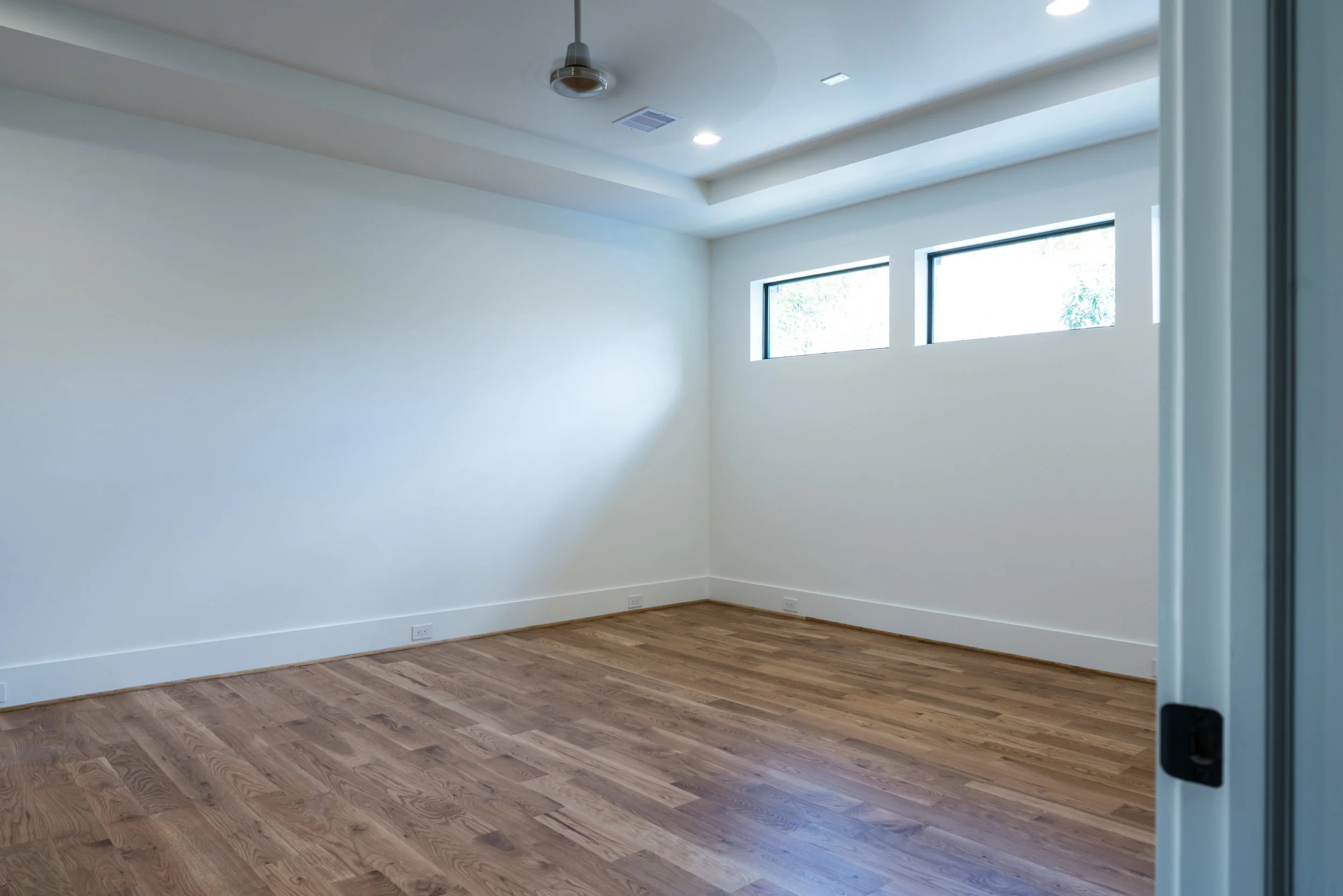 18 - Master Bedroom.jpg