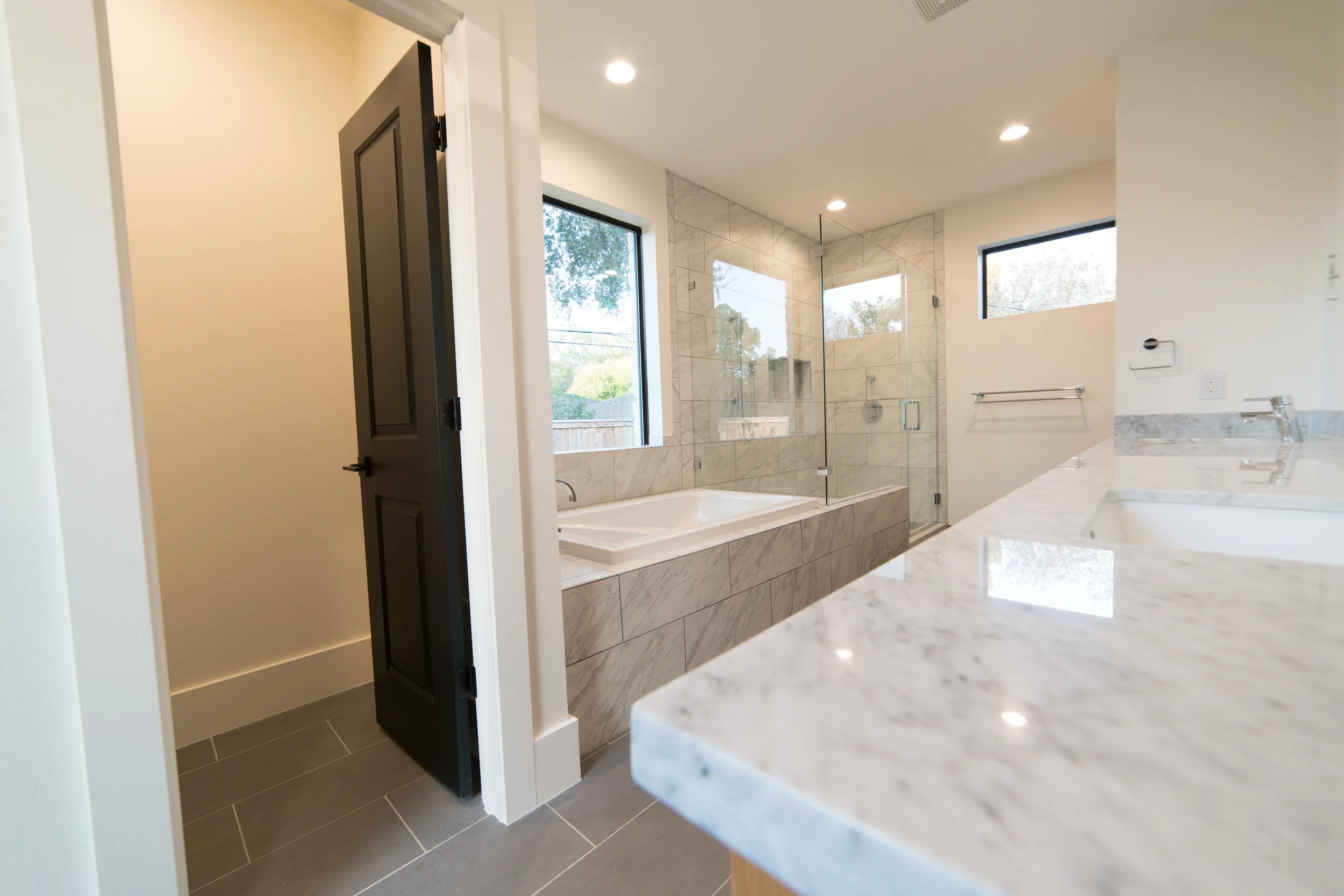 21 - Master Bath 3.jpg