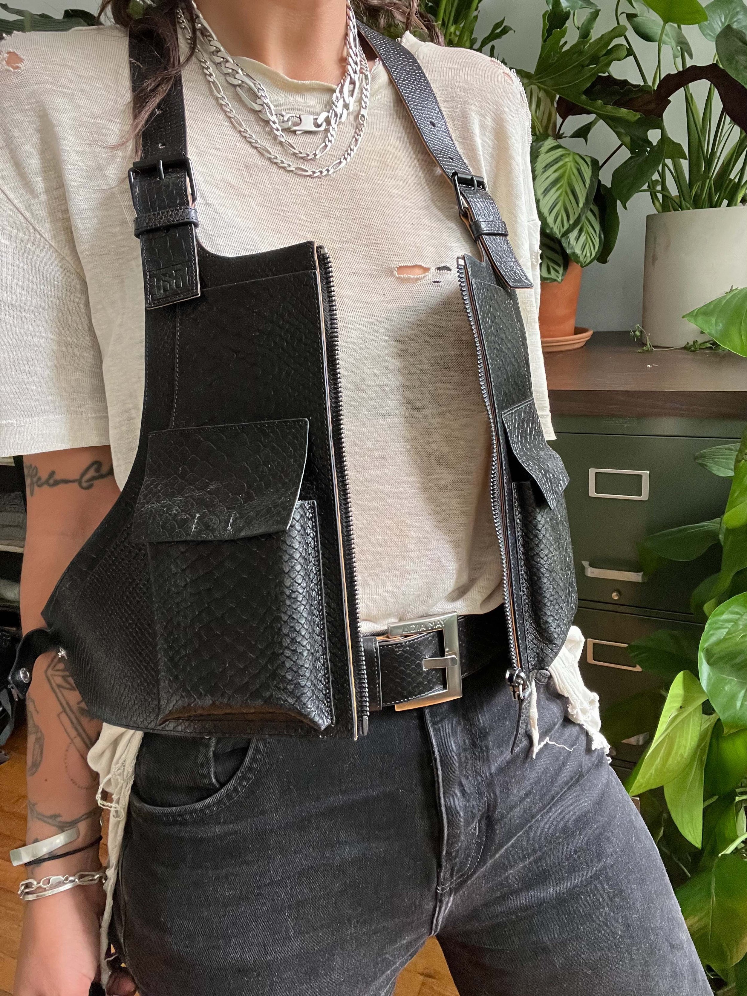 Minimalist frontpack vest