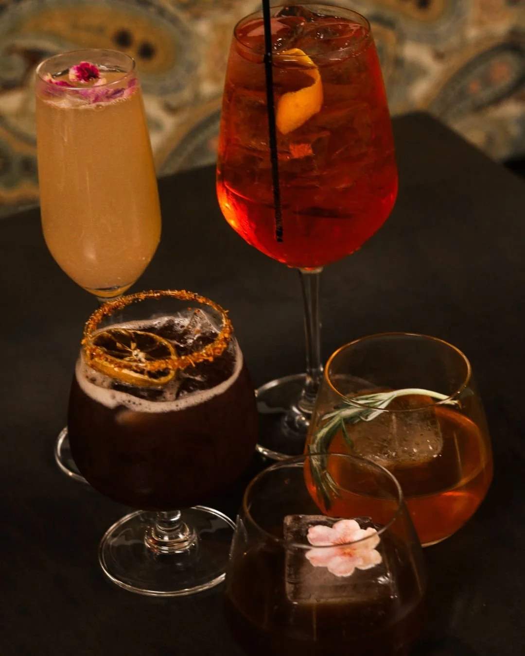 One of the reasons people LOVE our Happy Hour? 🍸
You don&rsquo;t have to fight for a seat at the bar.
Happy Hour applies to the entire restaurant &mdash; bar and dining room.
Join us Monday&ndash;Thursday, 4&ndash;6pm 🥂