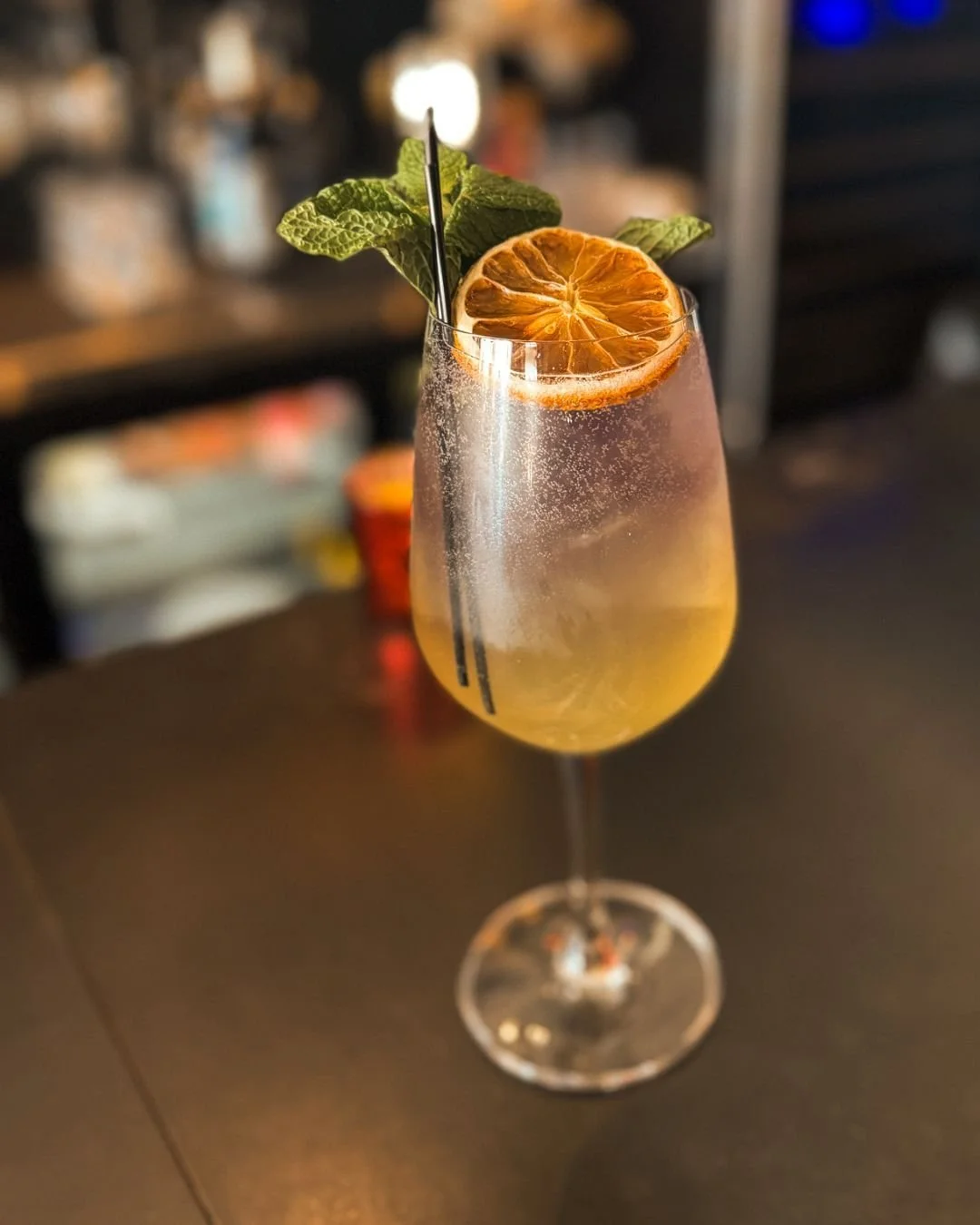 Spring in a glass 🌸🍹
Fresh, bright, and exactly what you need to celebrate the warmer days ahead. This one&rsquo;s made for sunshine, patio hangs (coming sooo soon 👀), and that first sip that just hits different. Who&rsquo;s ordering one first? ✨