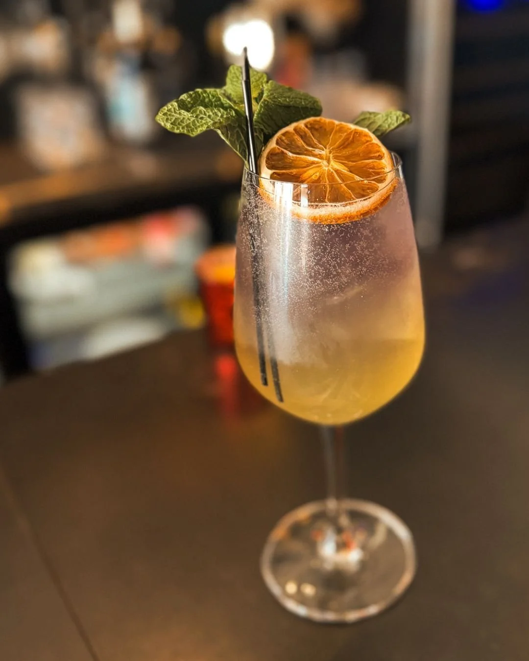 midweek plans = handled 🍸 
Happy hour Mon&ndash;Thurs 4&ndash;6pm... because one round is never enough 😉

happy hour applies at the bar, in the dining room and on the patio.