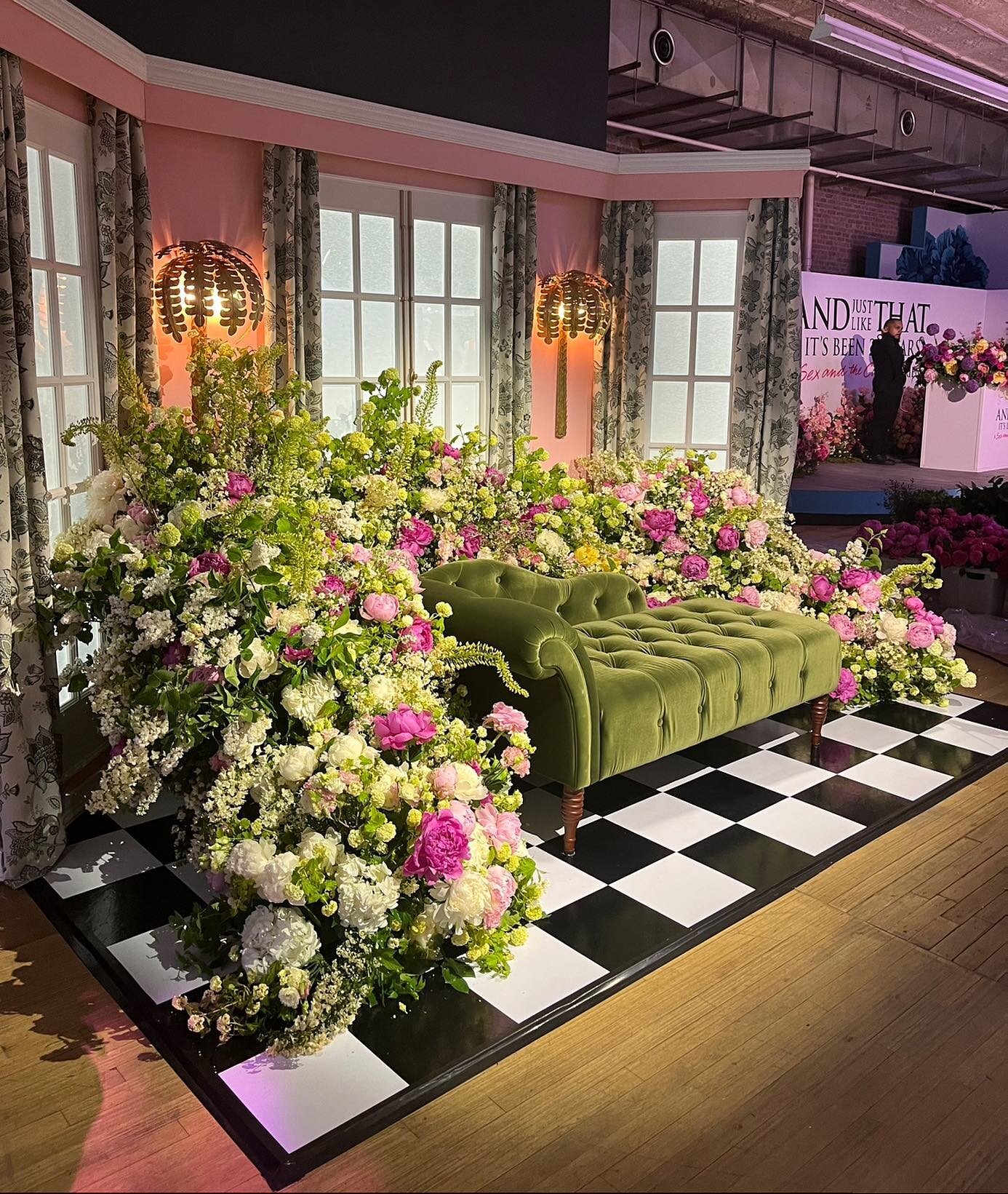 A fabulous photoshoot set for @vogue for the launch of the new season of #ajlt

#wedontjustdoflowers #custombuilt #photoset #eventdesign #eventproduction #vogue #weloveourjob #concepttocompletion