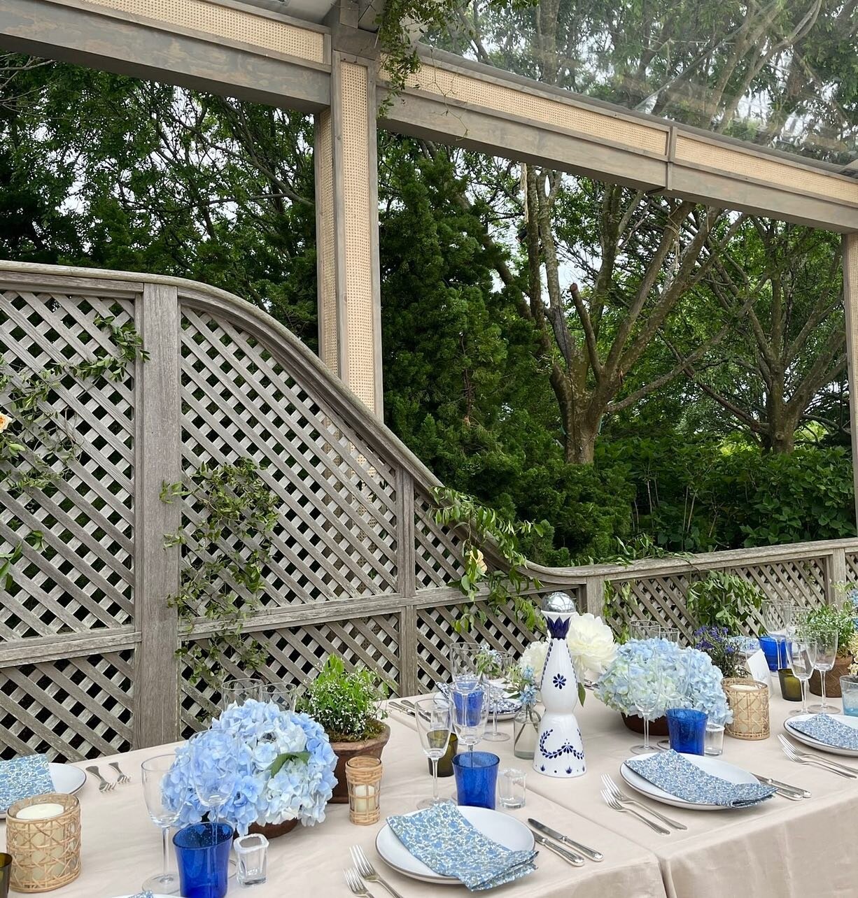 Custom cane cladding for the incomparable @stefcoveco 

#cane #custombuild #eventproduction #teamwork #teamworkmakesthedreamwork #weddingdesign #tentwedding 

Planning @stefcoveco 
Flowers @putnamflowers 
Tent @starrtent 
Production @noblediazevents