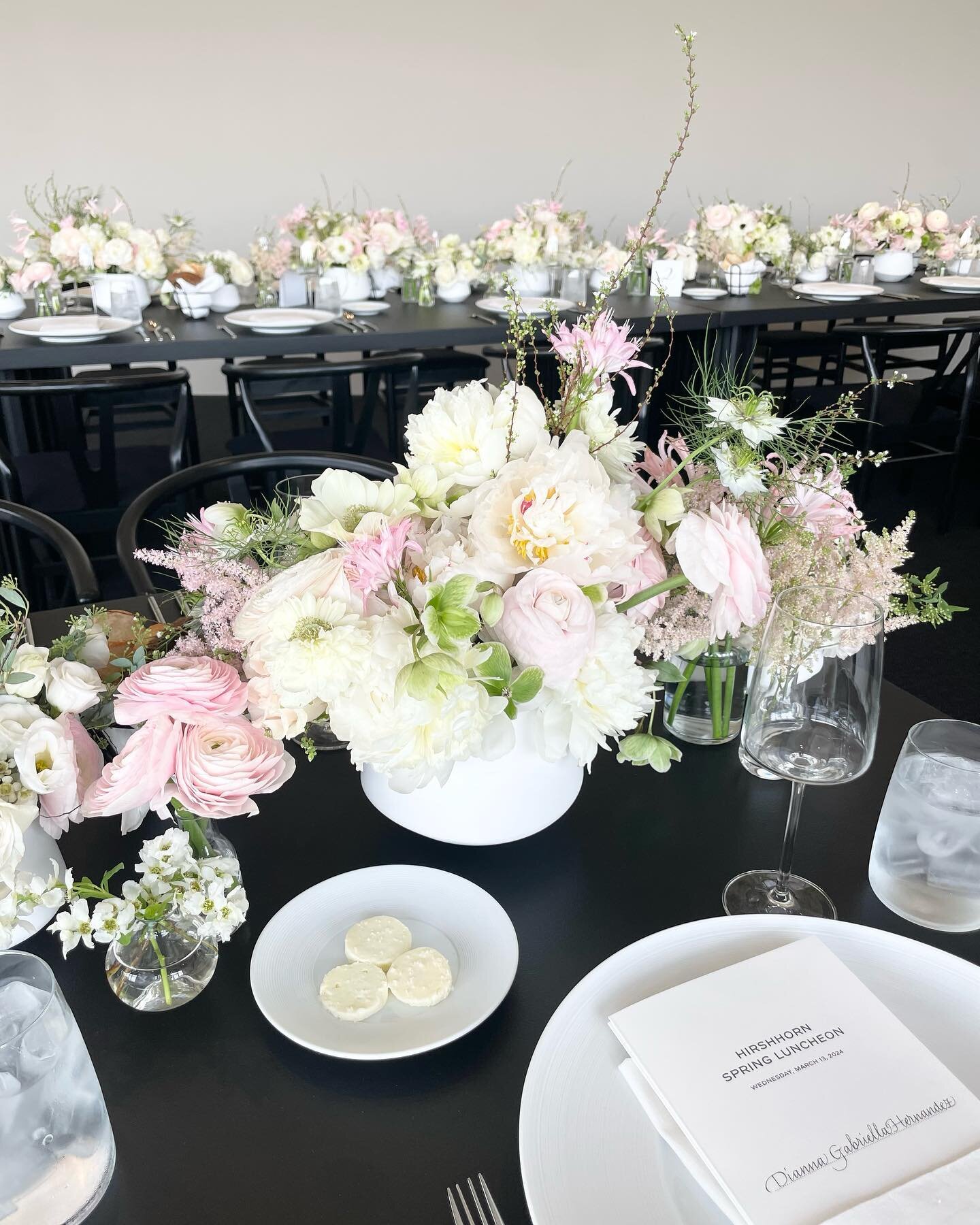 We blushed in Washington D.C for the @hirshhorn Spring Gala 🌸 

Venue @hirshhorn 
Catering @susangagecaterers 
Tables @smthingvintage 
Chairs @partyrentalltd 
China @dcreventrentals 

#blush #spring #gala #washingtondc #eventdesign #eventproduction 