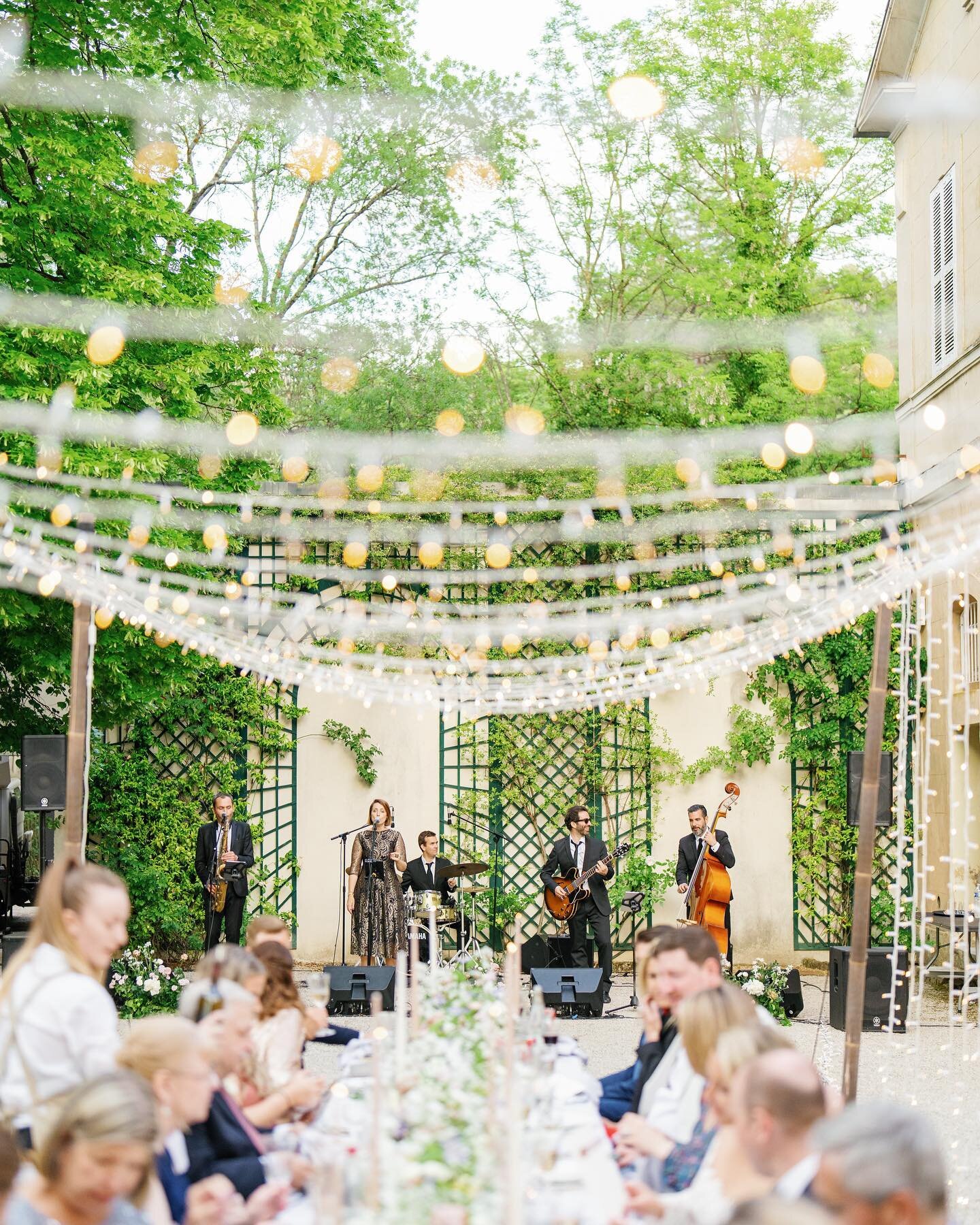 A huge congratulations to the beautiful Lisa &amp; John and their planners @annelaureweddings for having their intimate wedding featured in @stylemepretty
Thank you for having us perform on your big day 🙏 👰&zwj;♀️ ❤️ 🤵🏻 

Planning + Design @annel