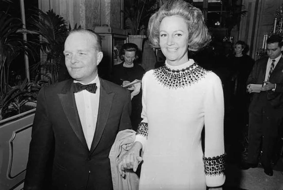 In 1966, Truman Capote hosted this incredible soiree. As you can imagine, it attracted a ton of celebrities. Frank Sinatra, Mia Farrow, Lauren Bacall, Henry Fonda, and Candice Bergen attended alongside socialites like Gloria Vanderbilt and Lee Radziwill. In fact, the guest list was so glamorous that Andy Warhol quipped to his date, “We’re the only nobodies here.” The bash was ostensibly held in honor of newspaper publisher Katharine Graham. Guests could only wear their fanciest black and/or white evening wear. Masks were also required, and ladies were expected to carry fans.