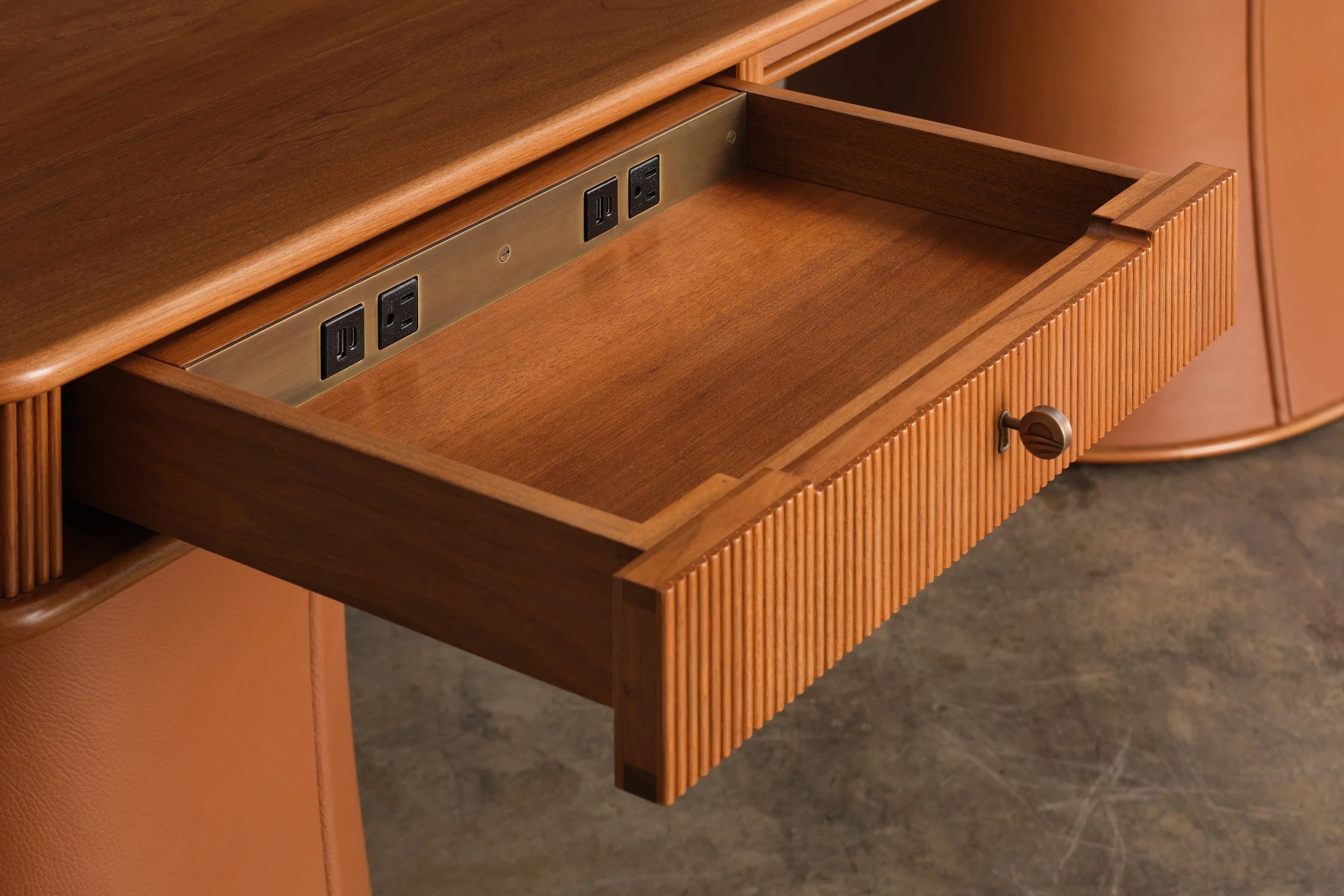 cv-opc-desk-04-5159-Edit.jpg