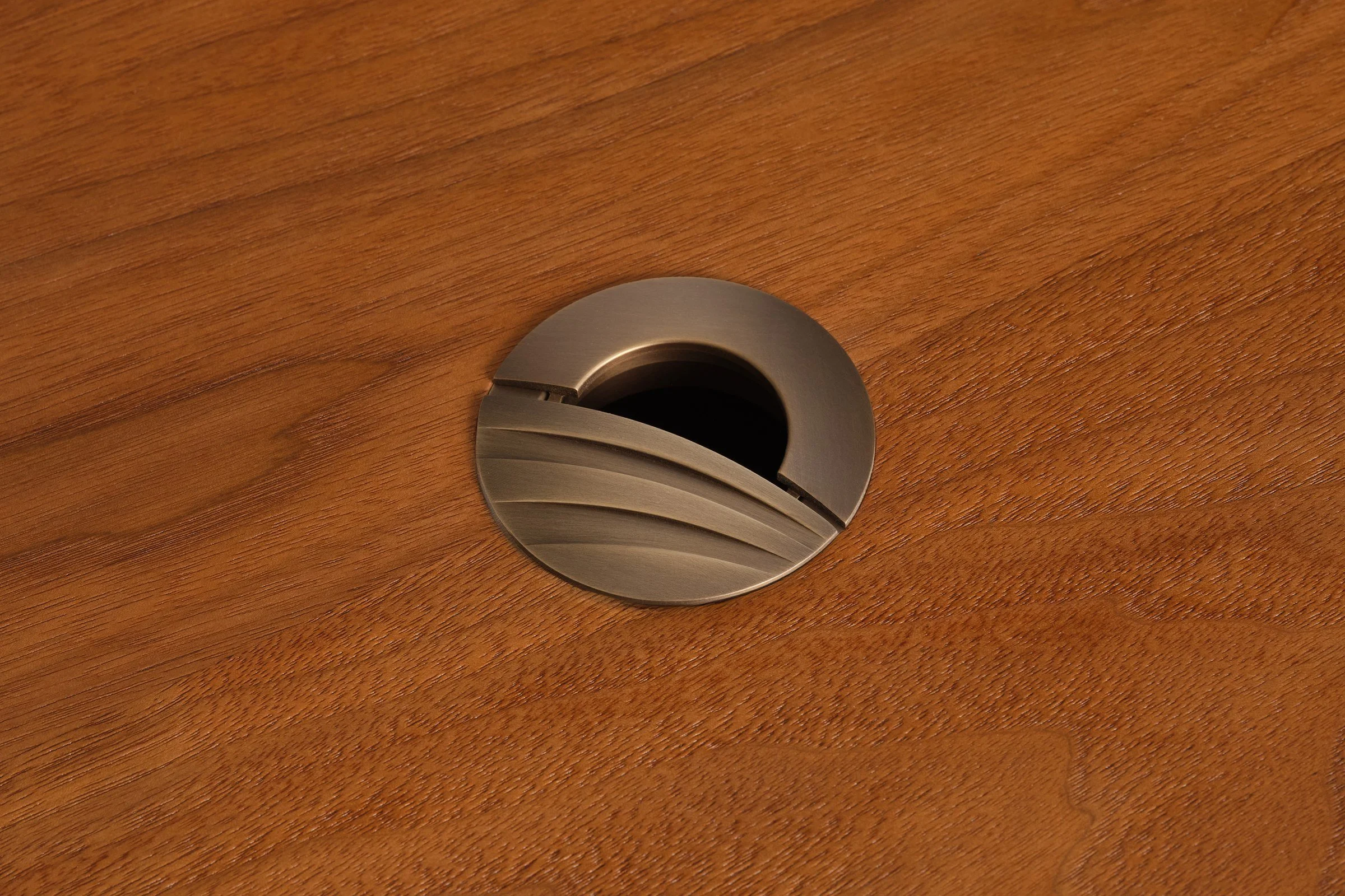 cv-opc-desk-13-5204-Edit.jpg