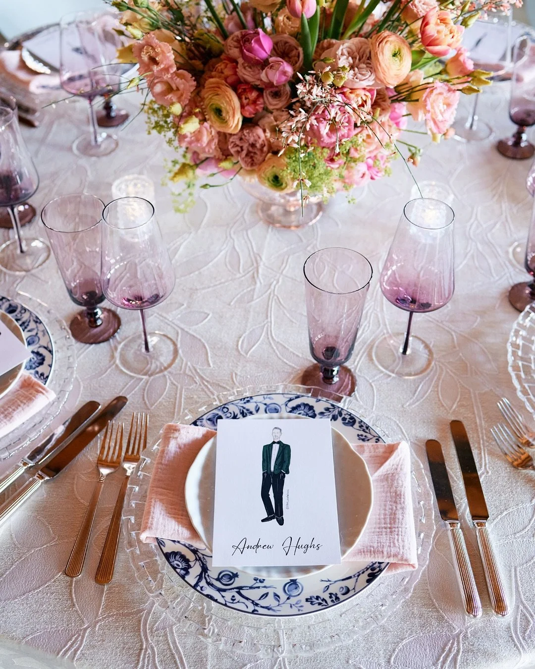 Looking for the perfect touch to surprise your guests with something unforgettable? 🎨💍 ✨
 
Order custom illustrated place cards as the perfect table decor for your wedding shower or reception, AND they can double as one-of-a-kind favors your guests