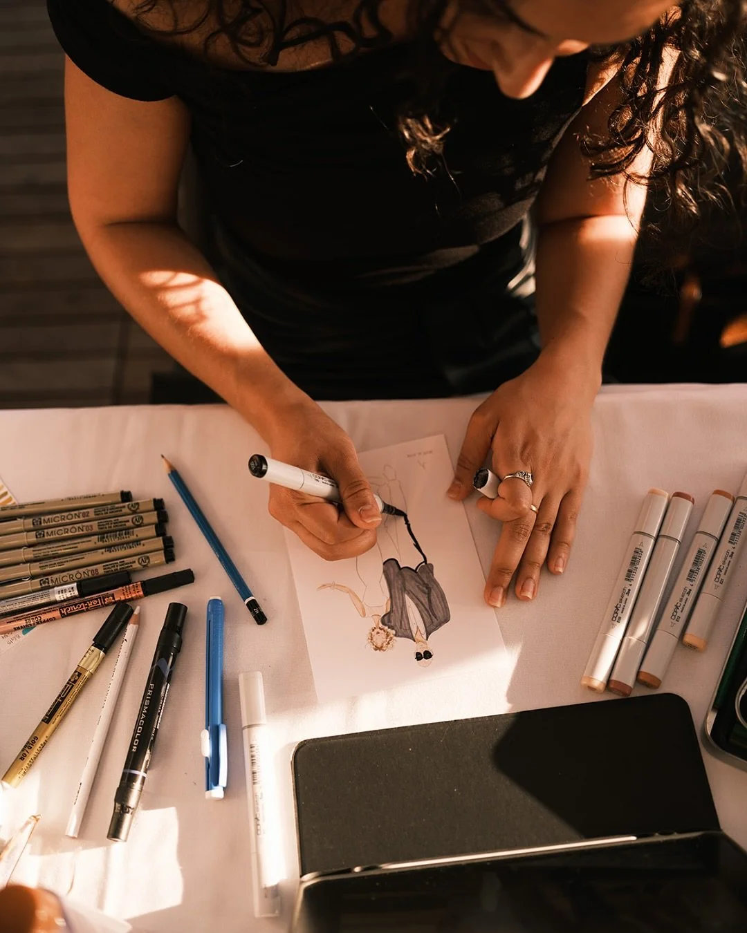 Elevate your rehearsal dinner with a touch of art✨

For weddings with large guest lists, it&rsquo;s the perfect way to create an intimate, unforgettable experience for your closest friends and family.

Live illustrations capture the special moments, 