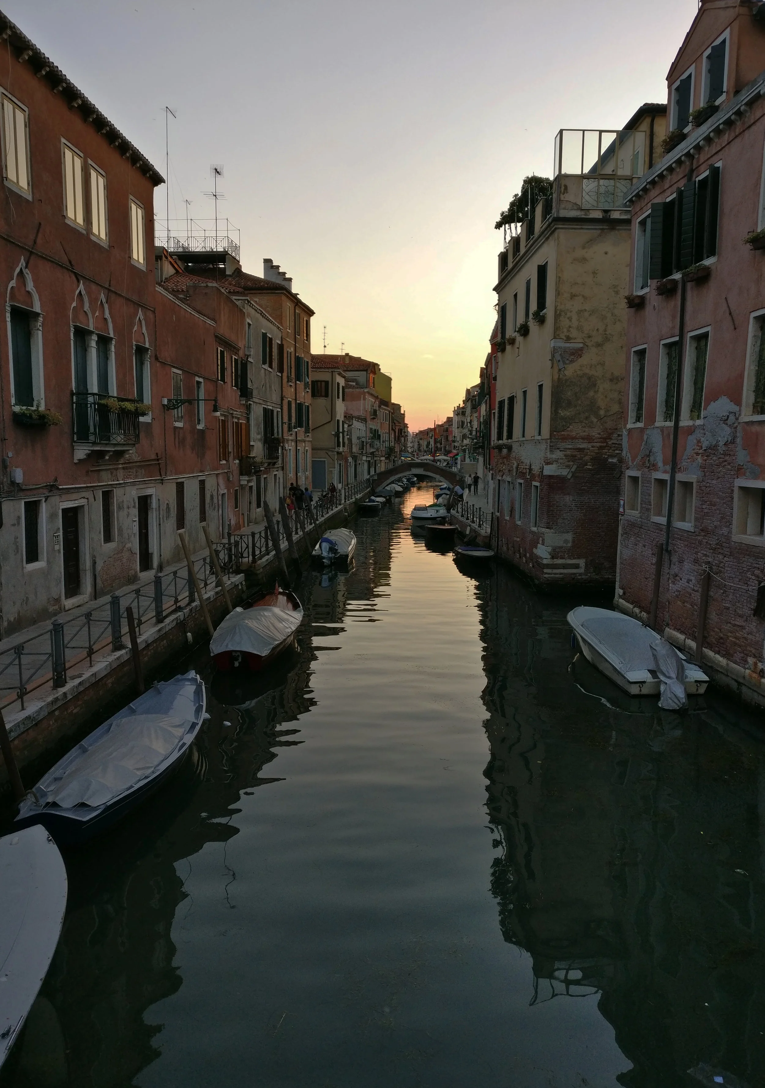 venice_canal_02.jpg