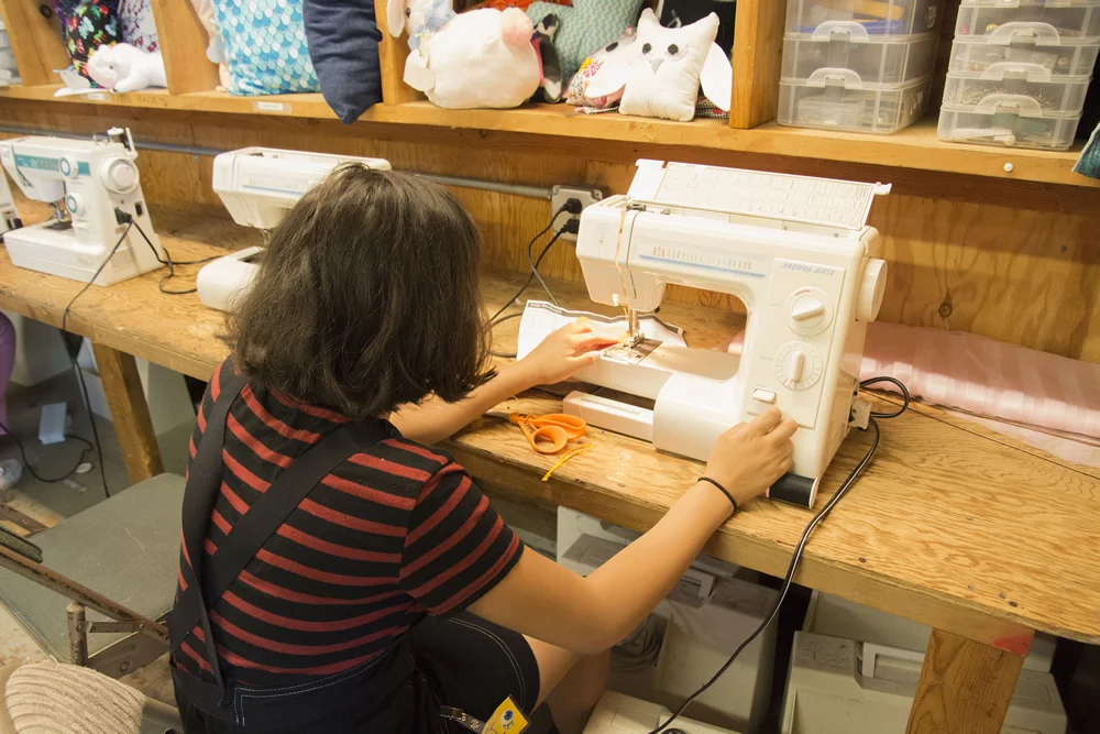 Getting acquainted with the sewing machines. 