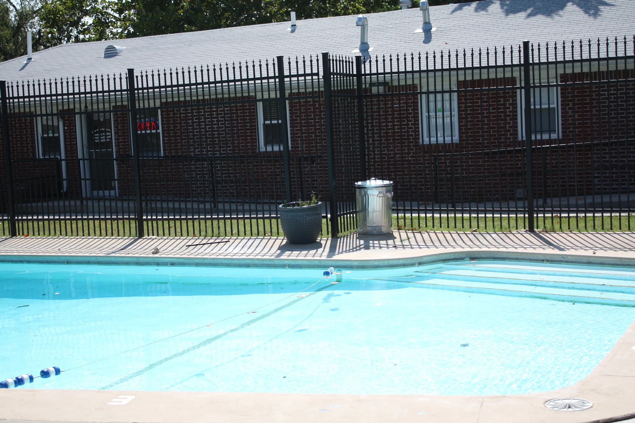 English — Holly Park Apartment Homes